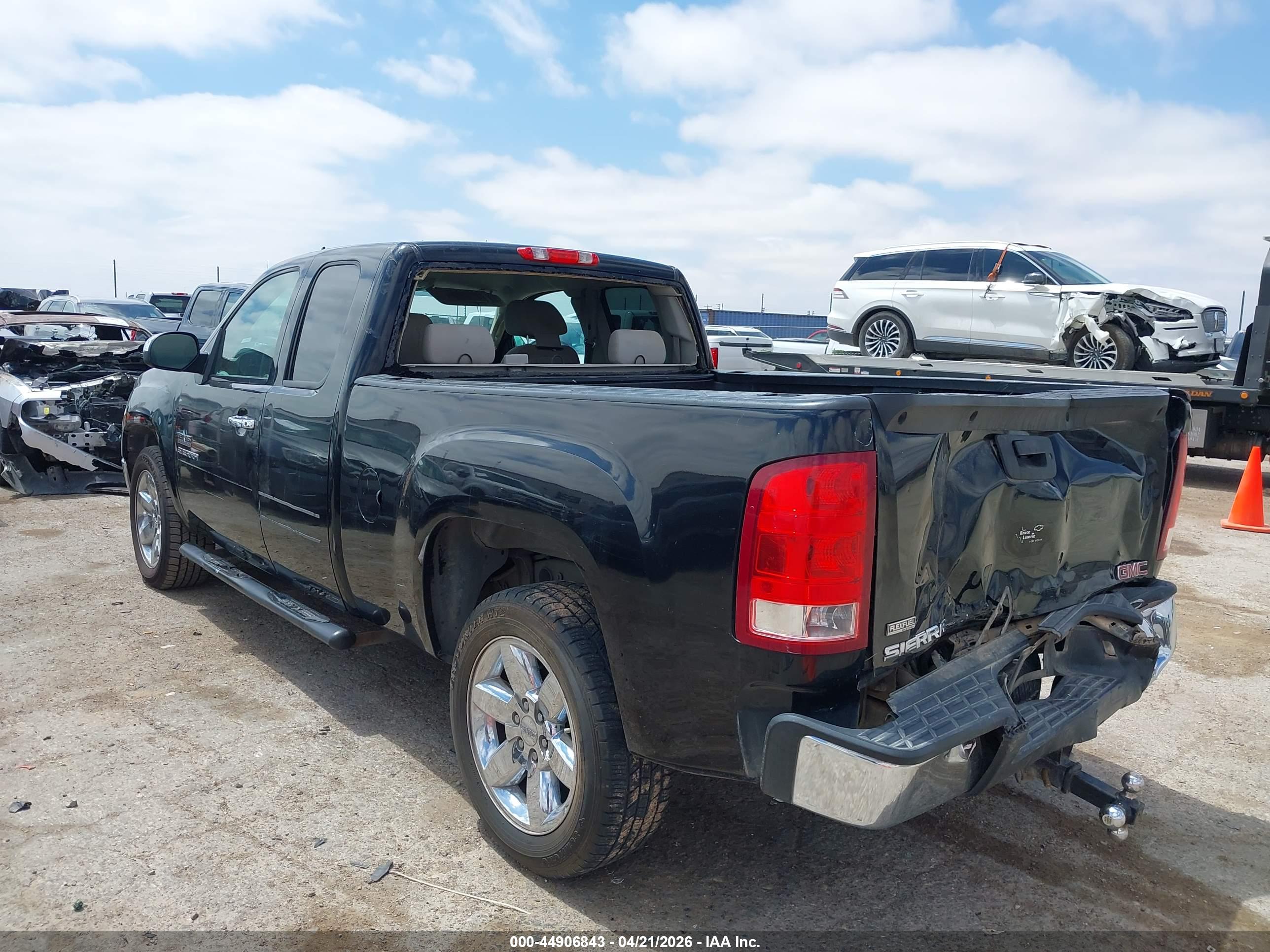 GMC SIERRA image 3