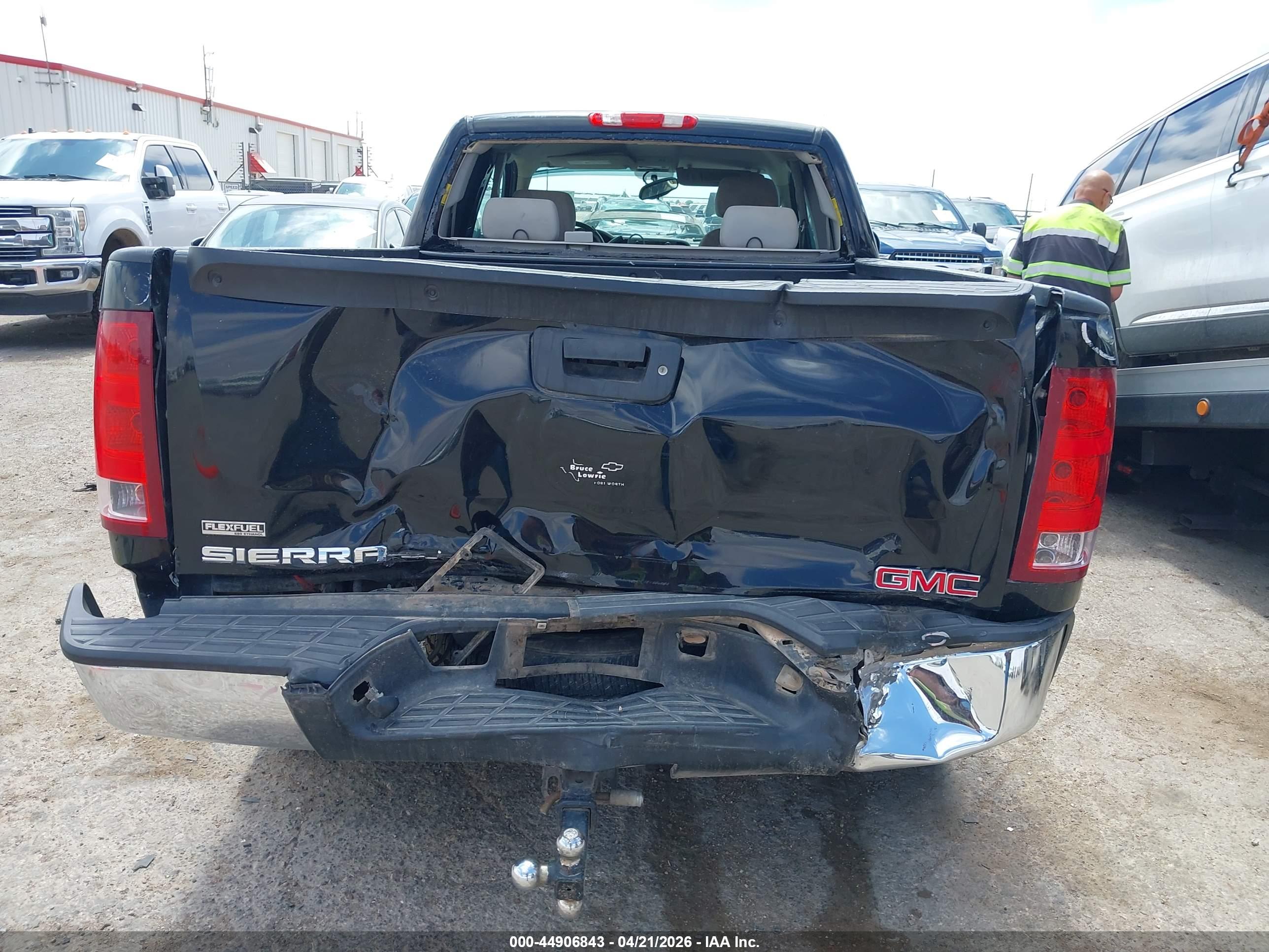 GMC SIERRA image 6