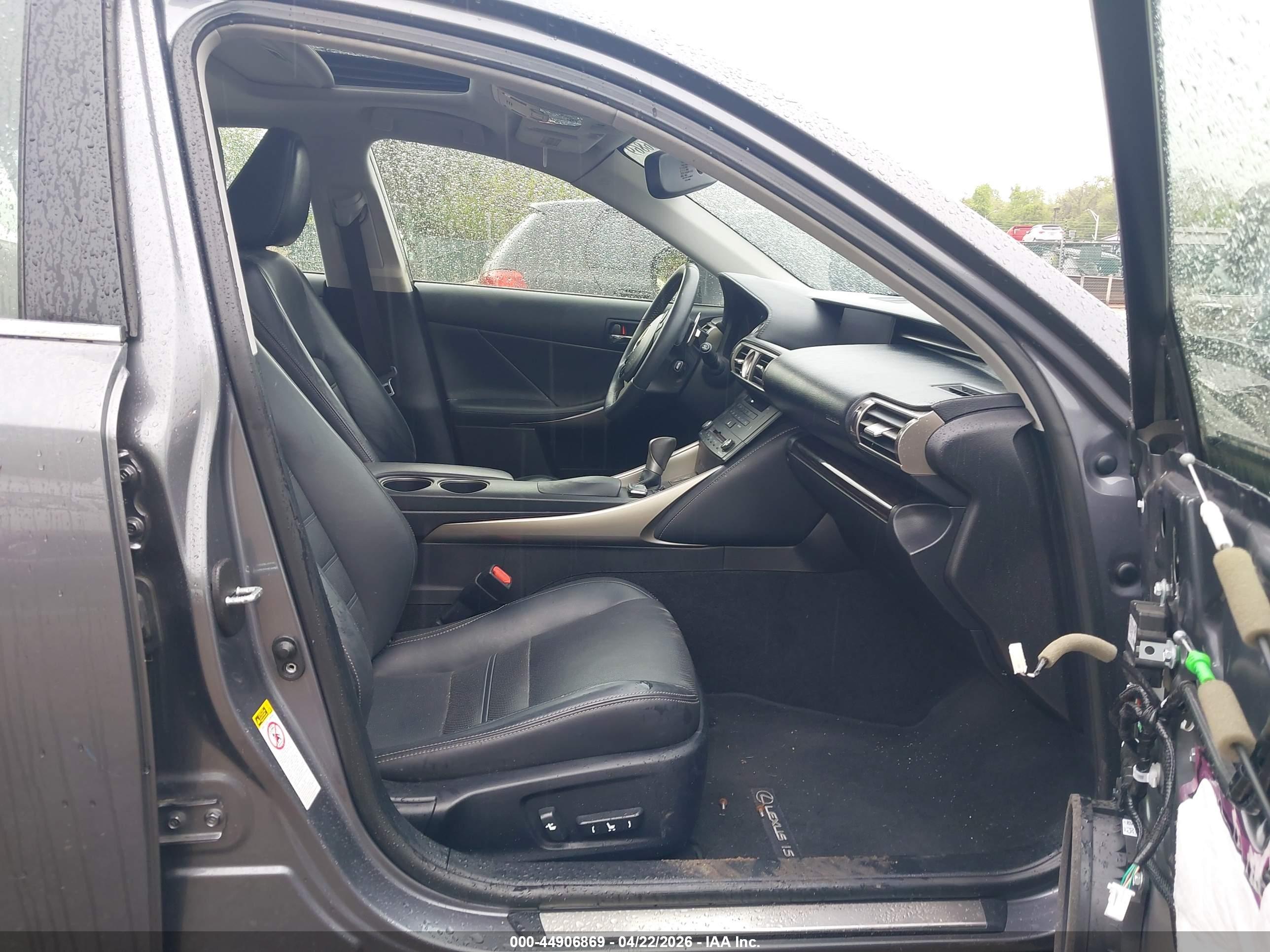 LEXUS IS image 5