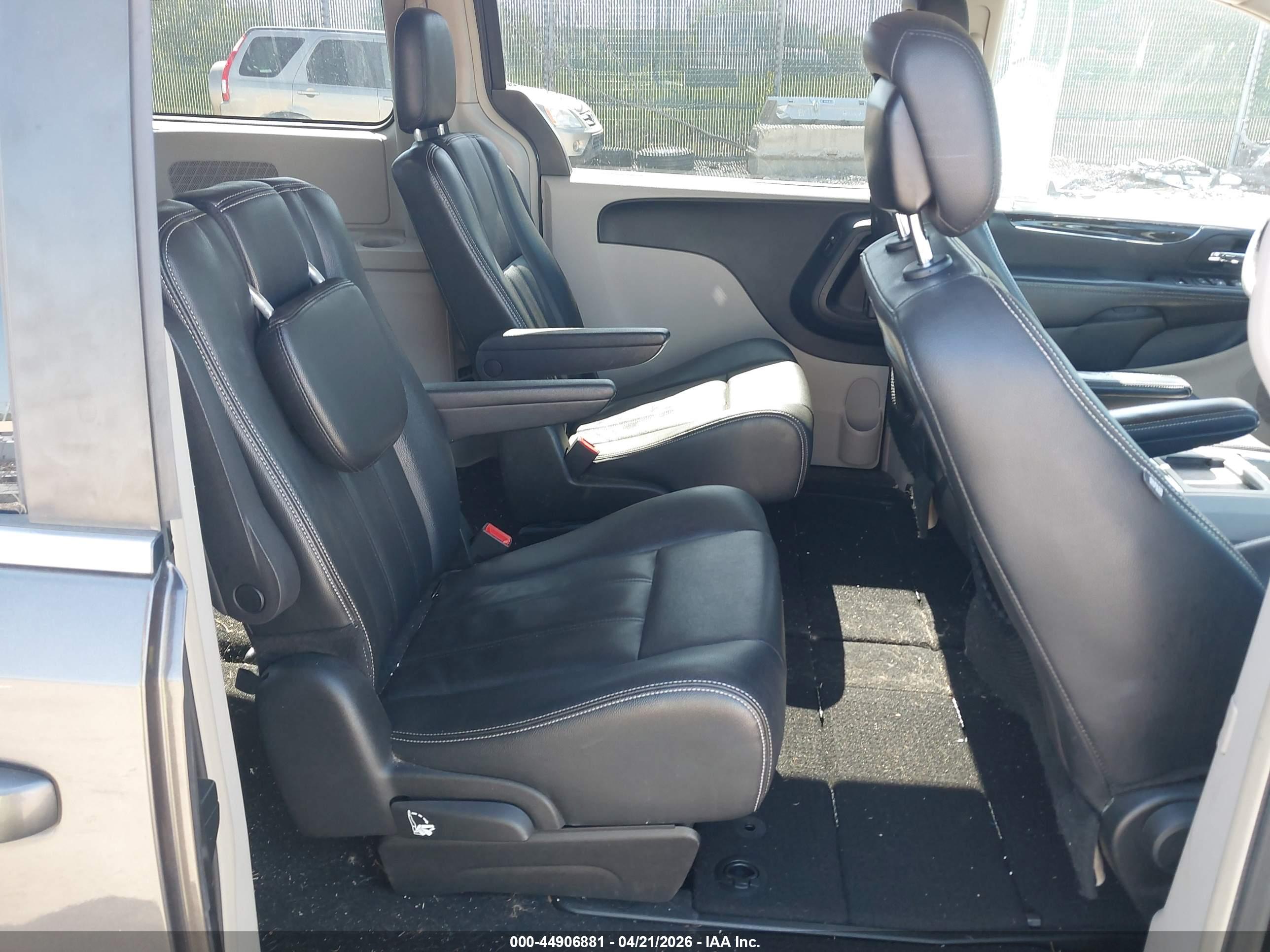CHRYSLER TOWN image 8