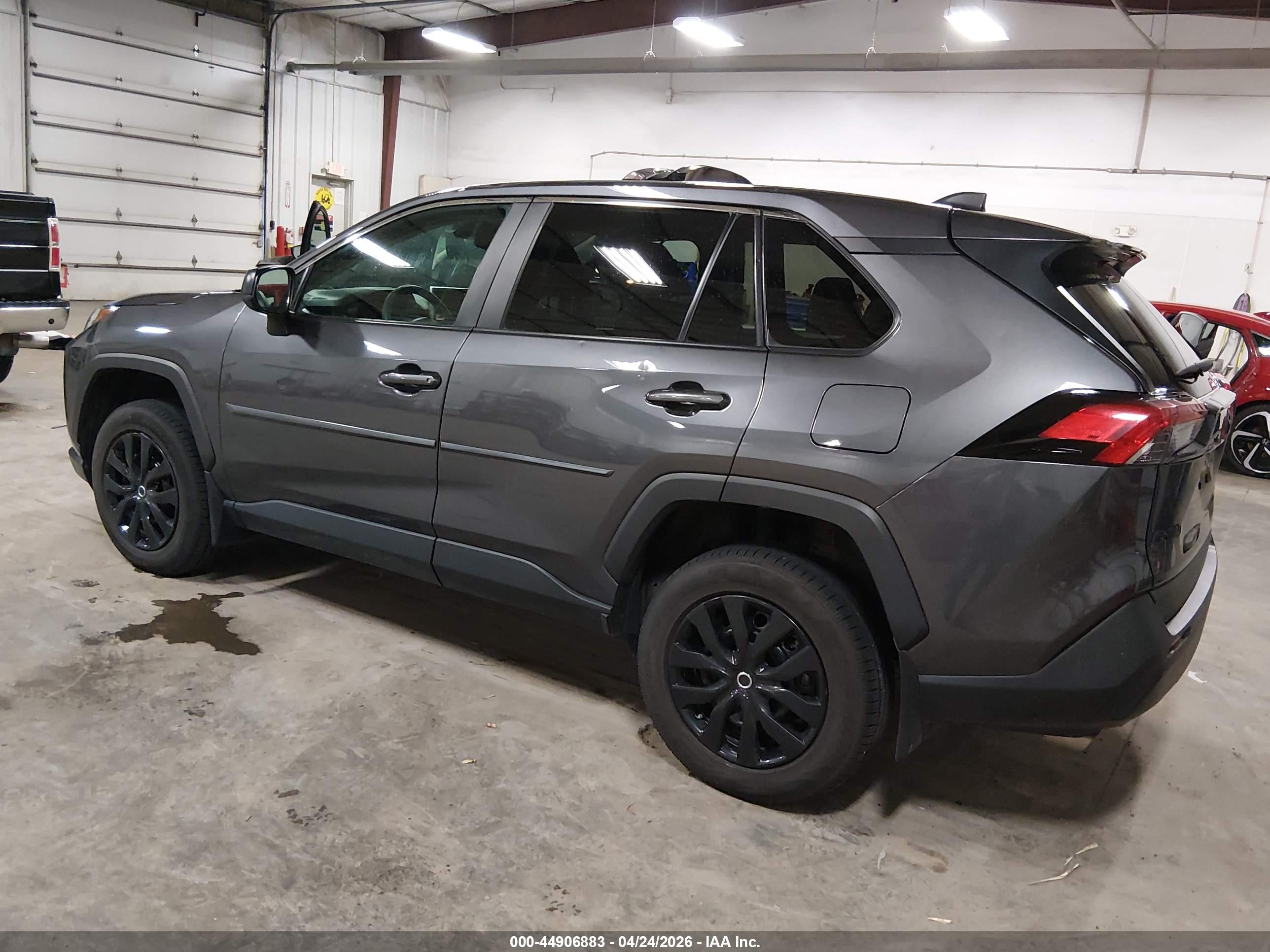 TOYOTA RAV4 image 3