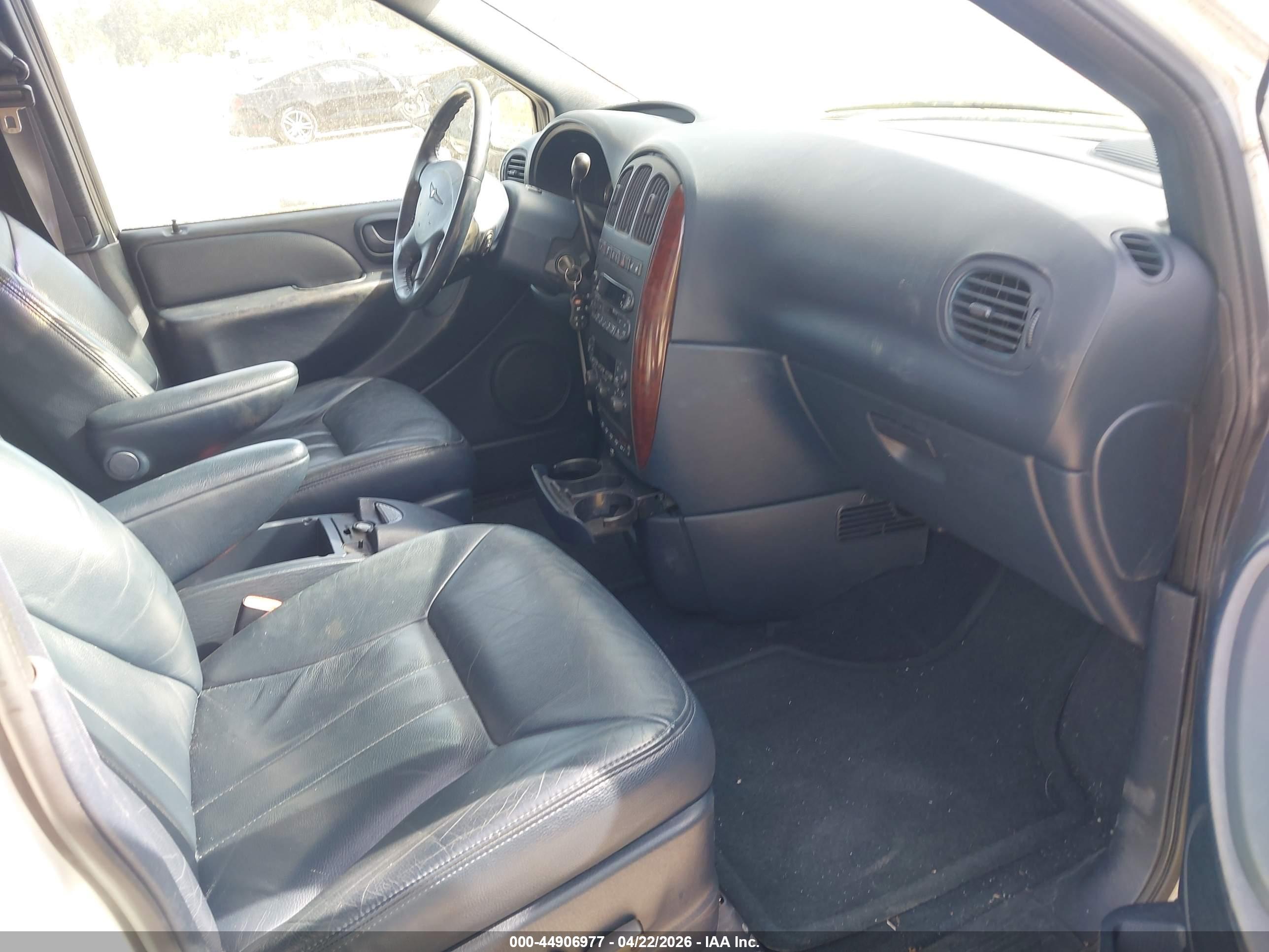 CHRYSLER TOWN image 5
