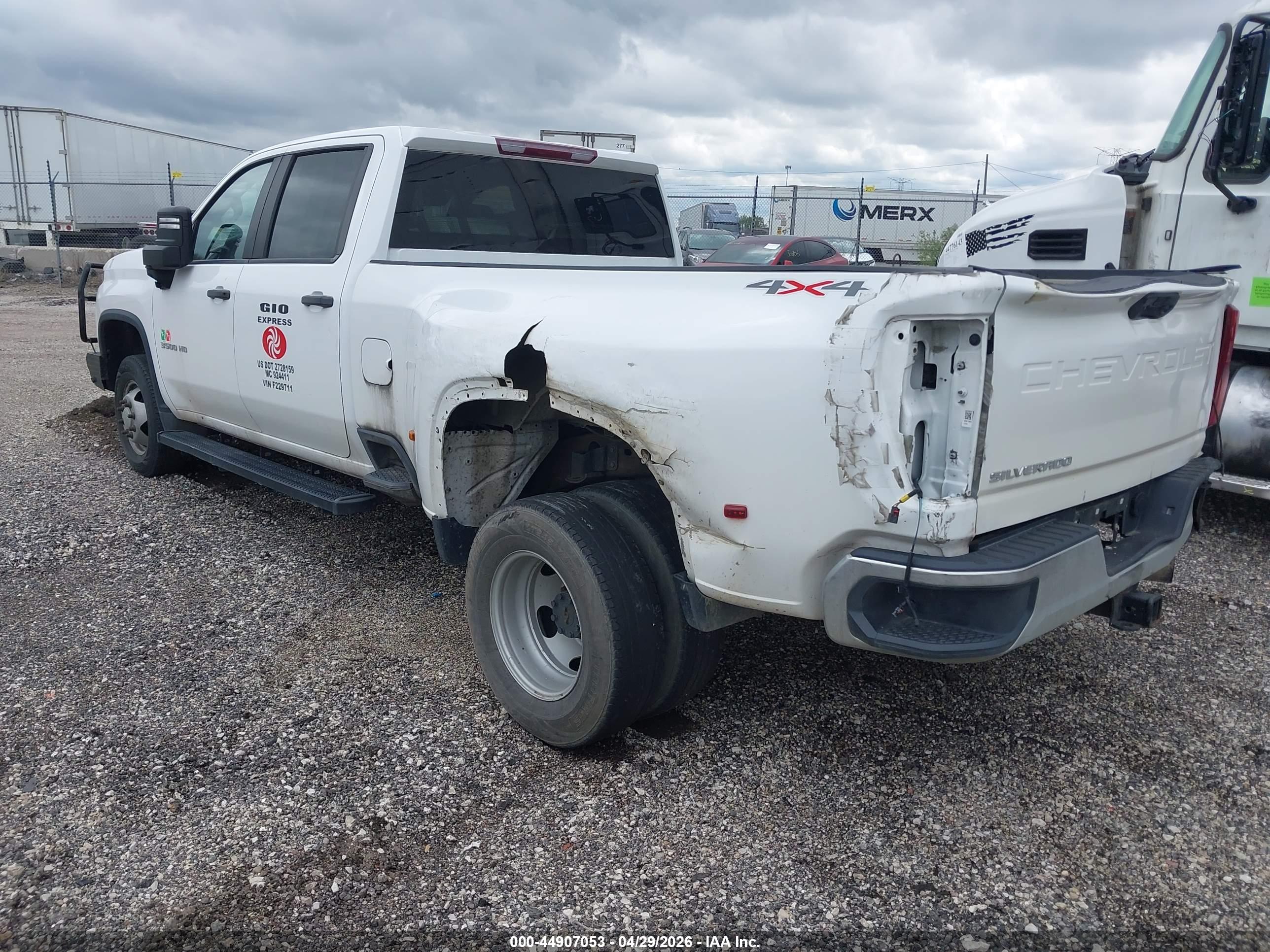 CHEVROLET SILVERADO image 3
