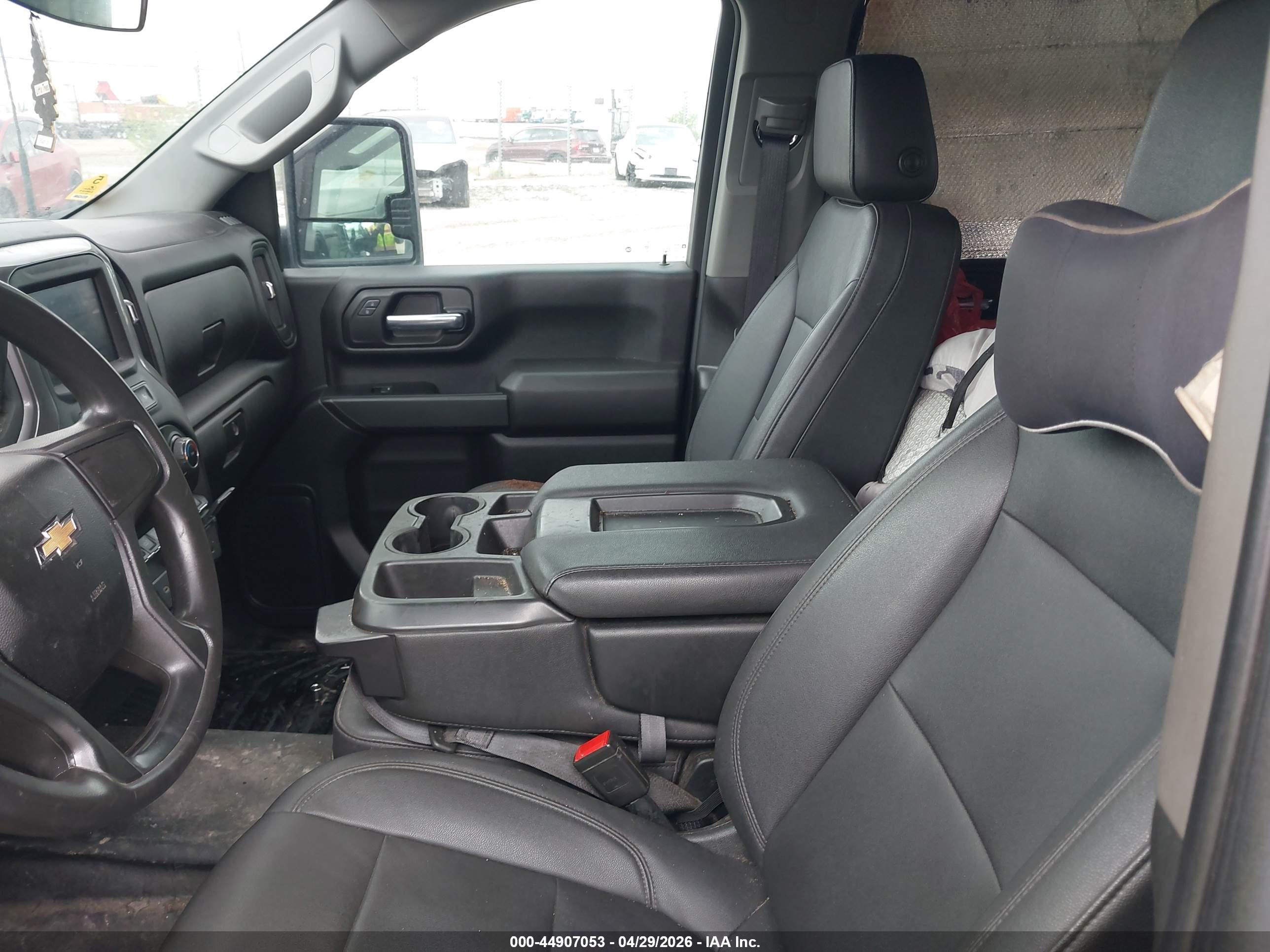 CHEVROLET SILVERADO image 7
