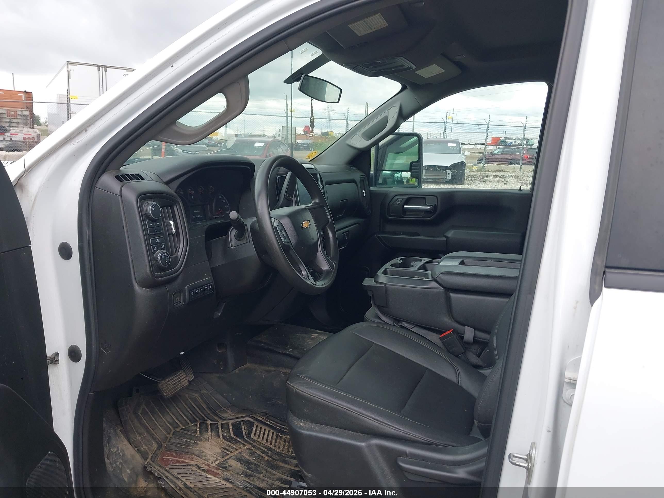 CHEVROLET SILVERADO image 8