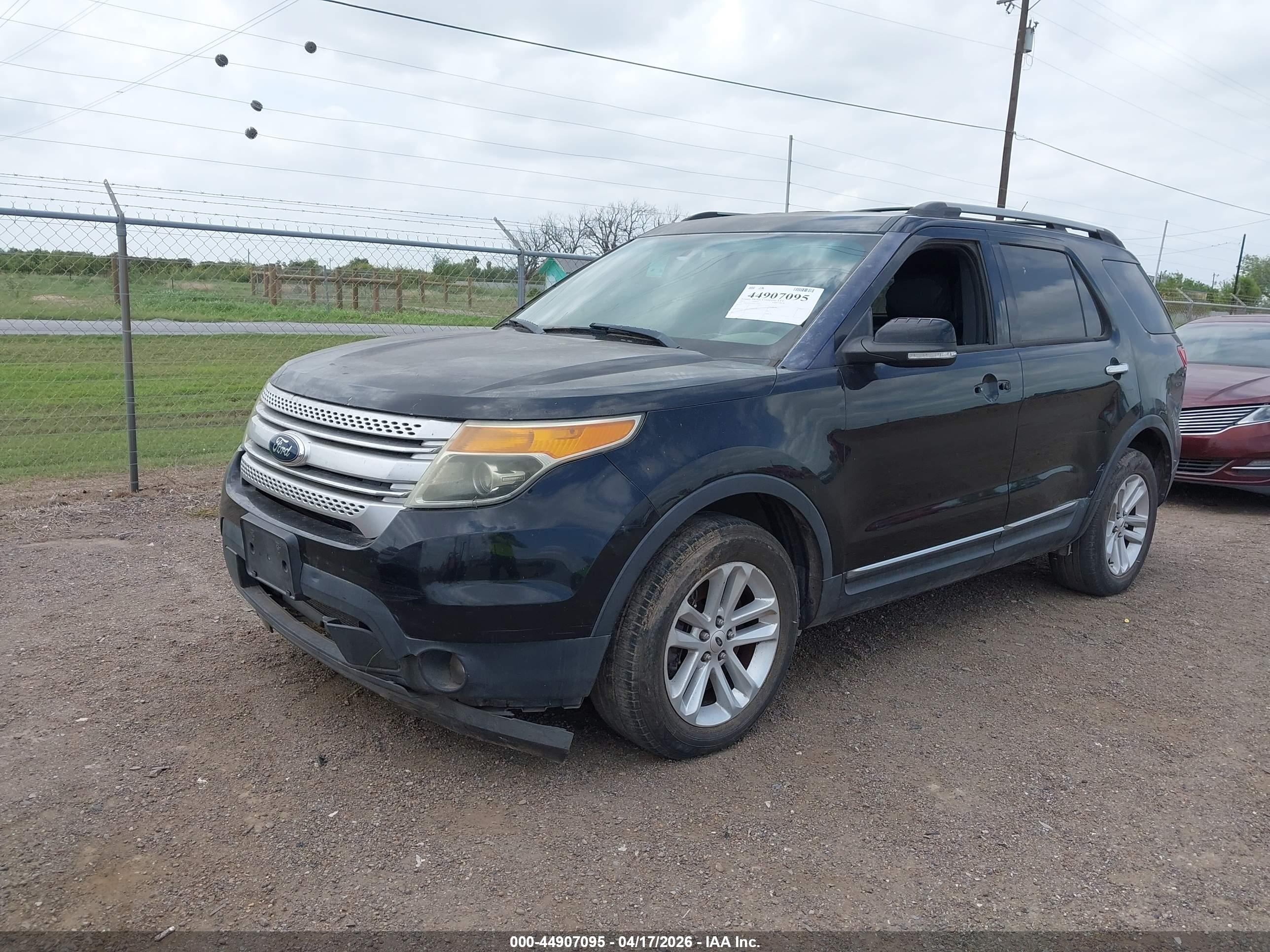 FORD EXPLORER image 2