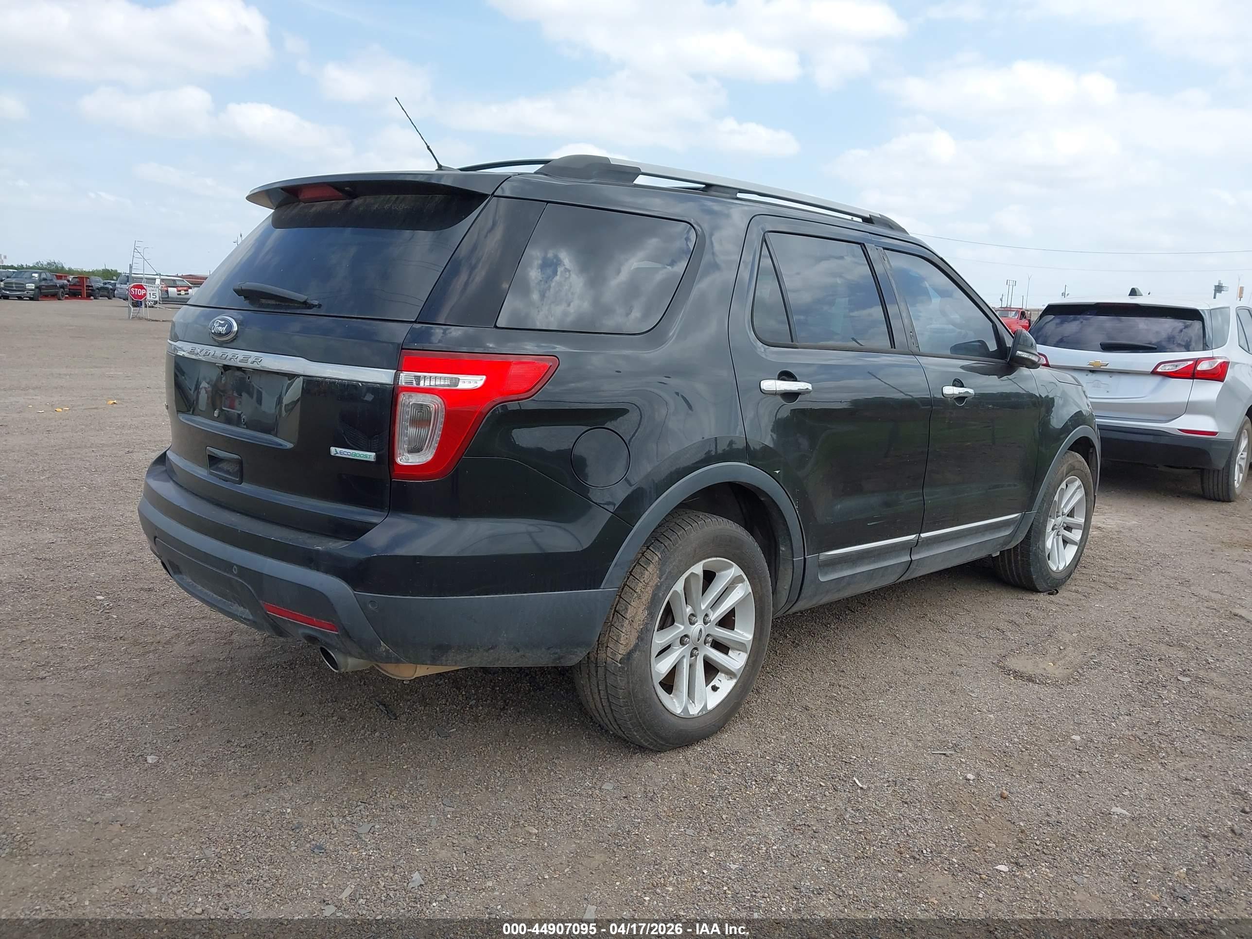 FORD EXPLORER image 4