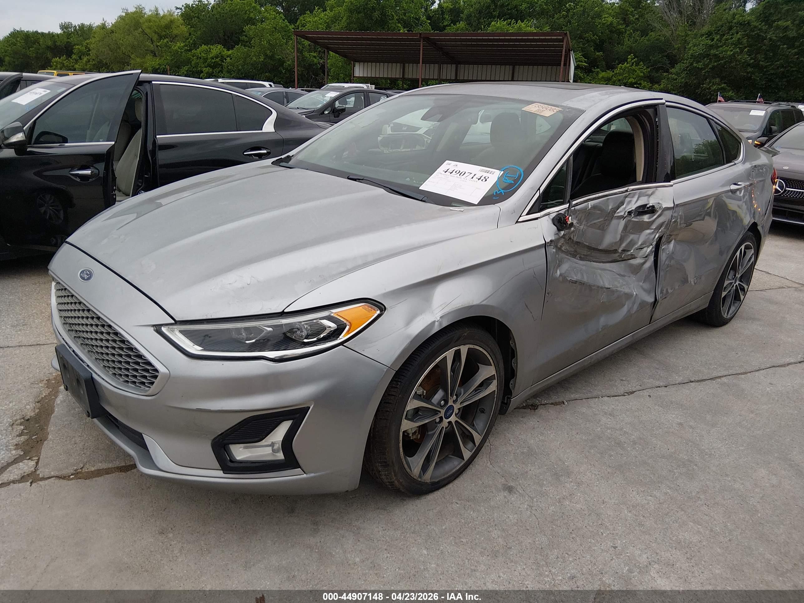 FORD FUSION image 2