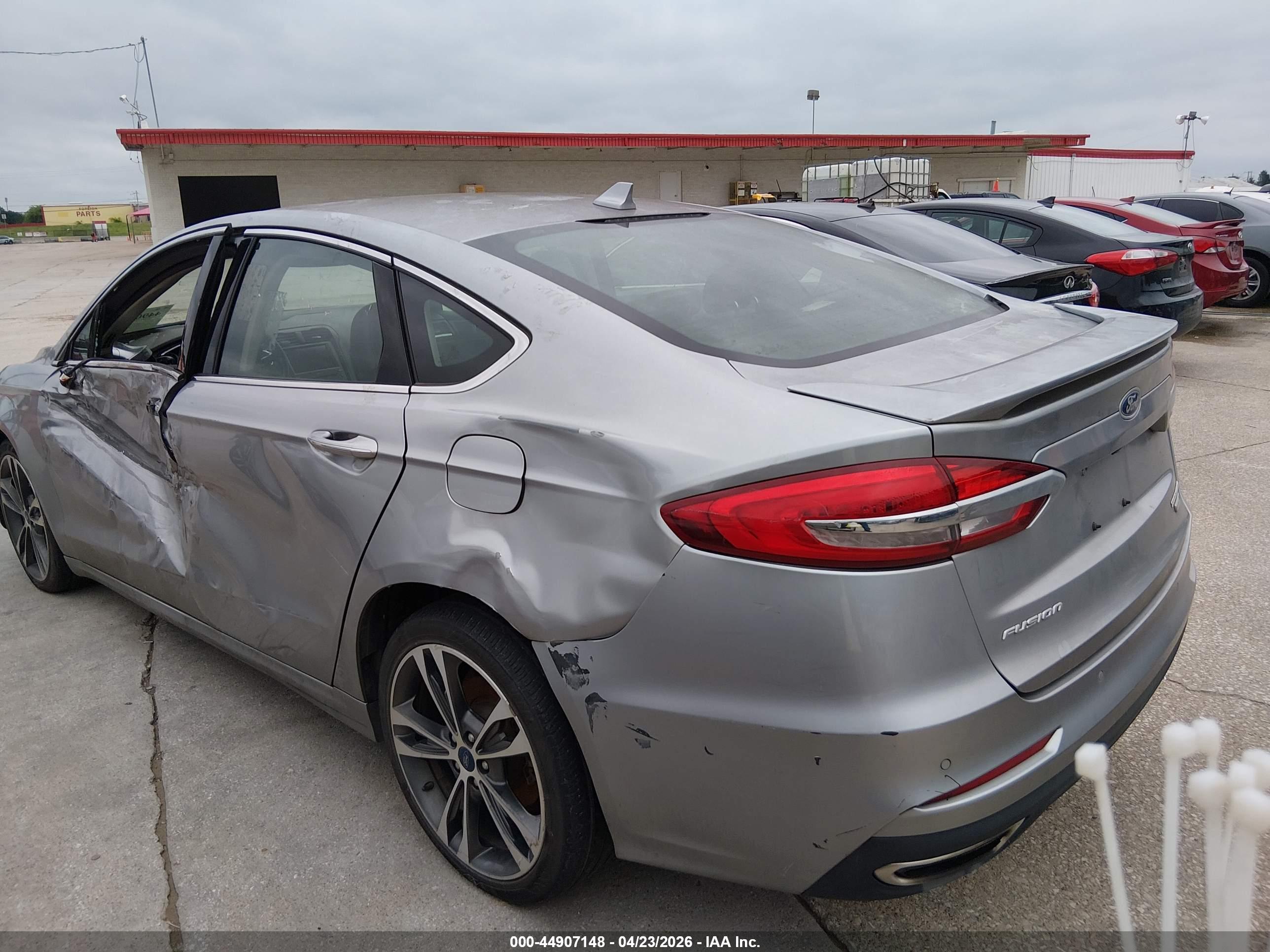FORD FUSION image 3