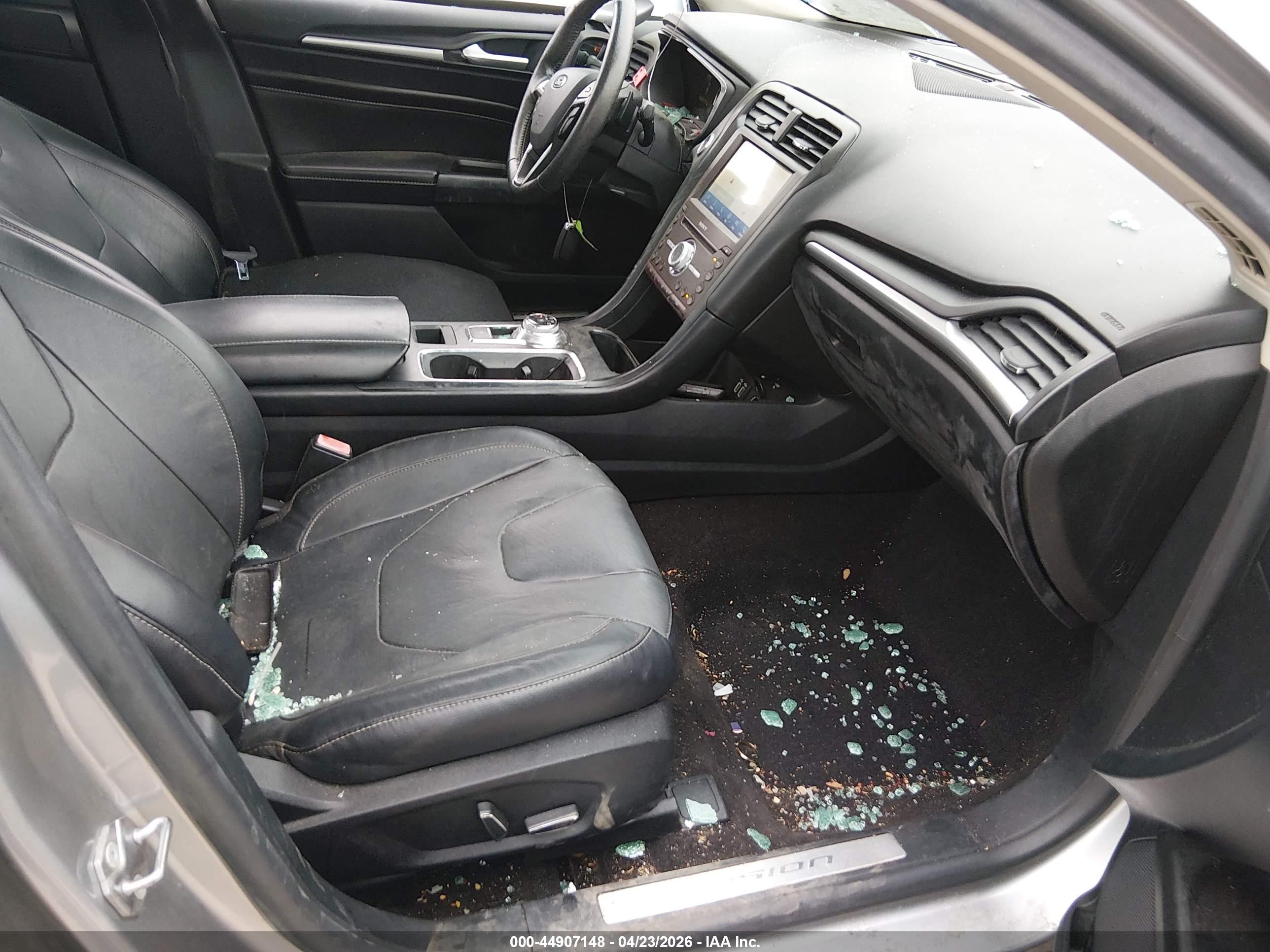 FORD FUSION image 5
