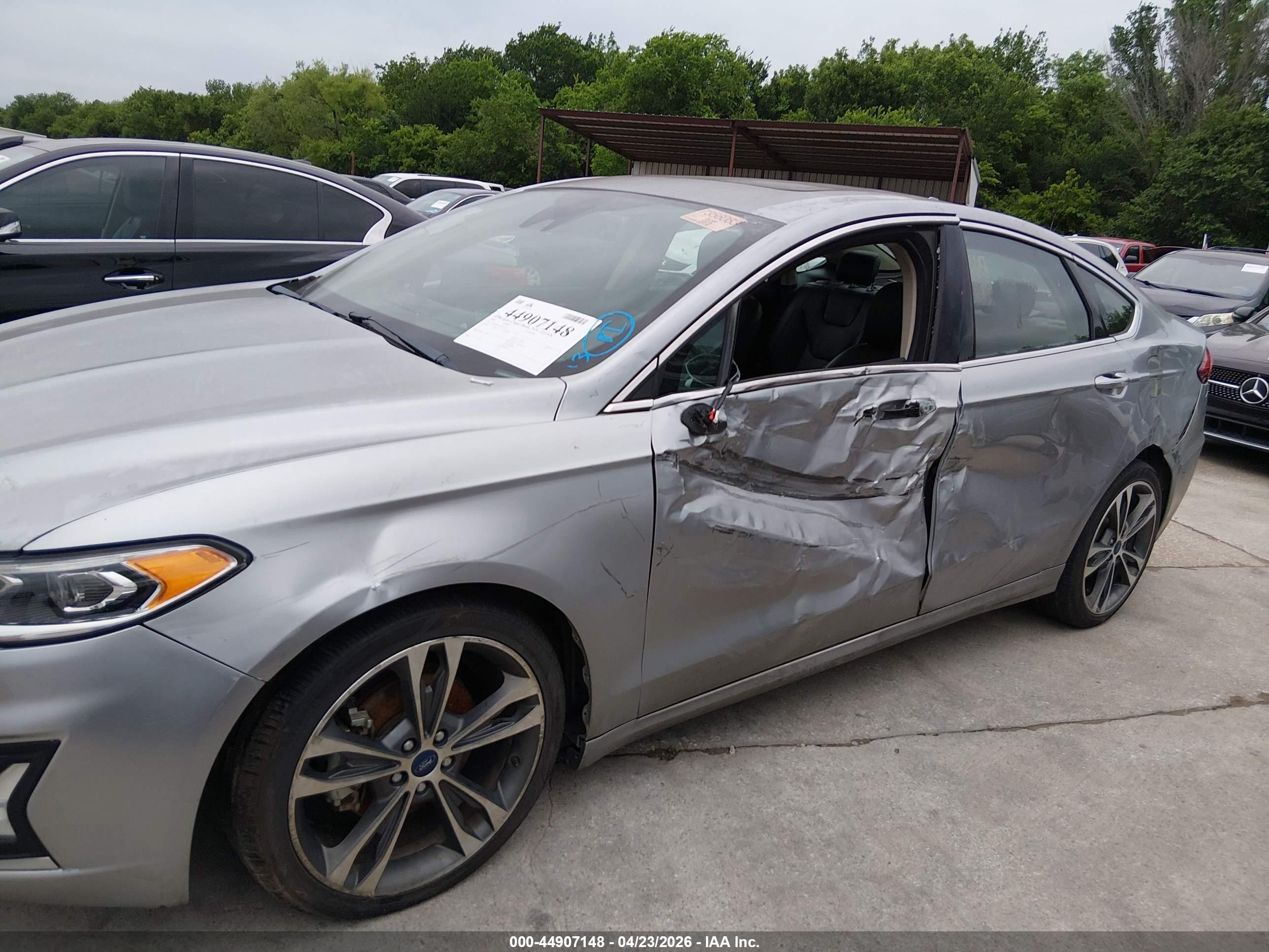 FORD FUSION image 6