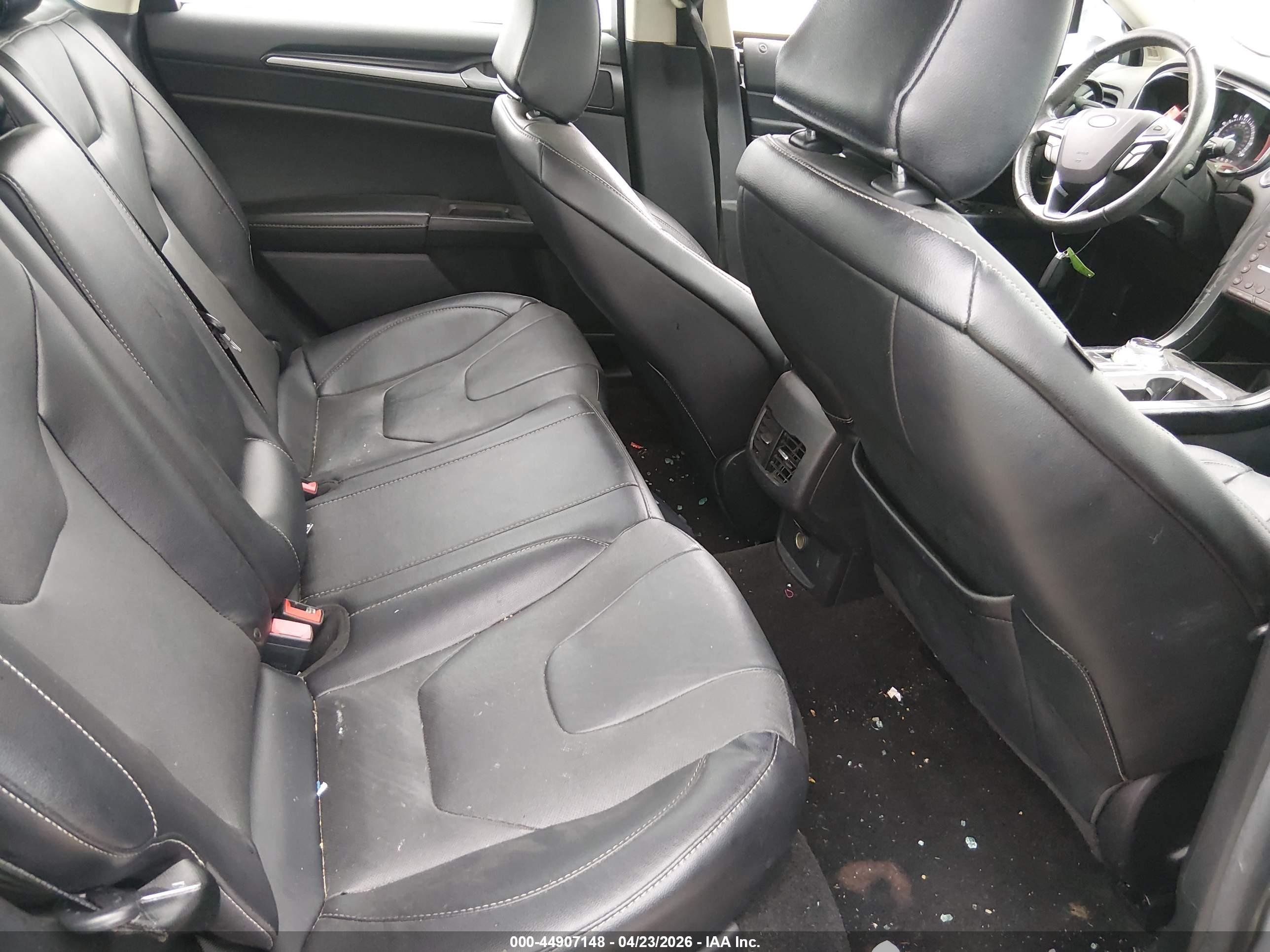 FORD FUSION image 8