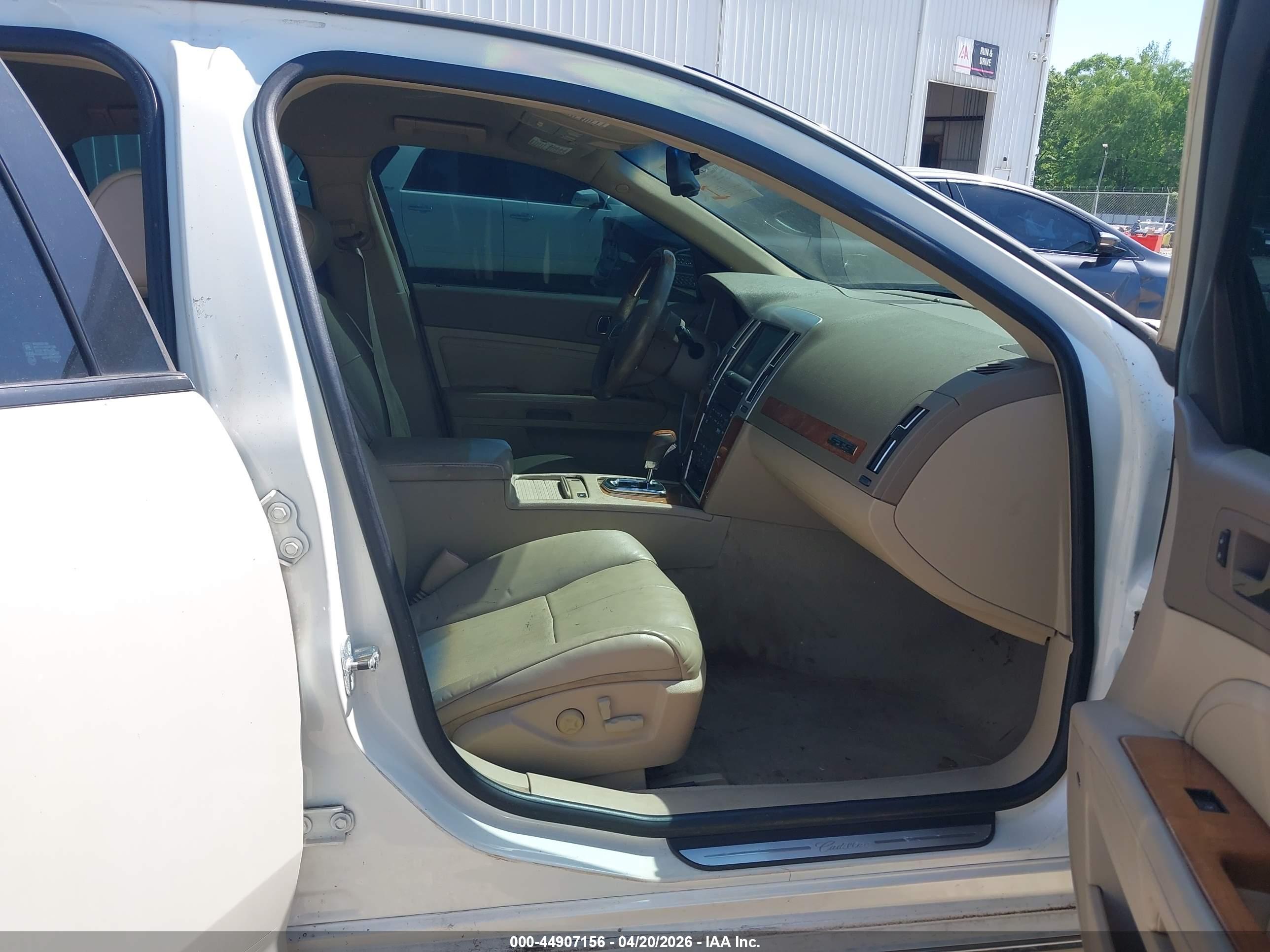 CADILLAC STS image 5