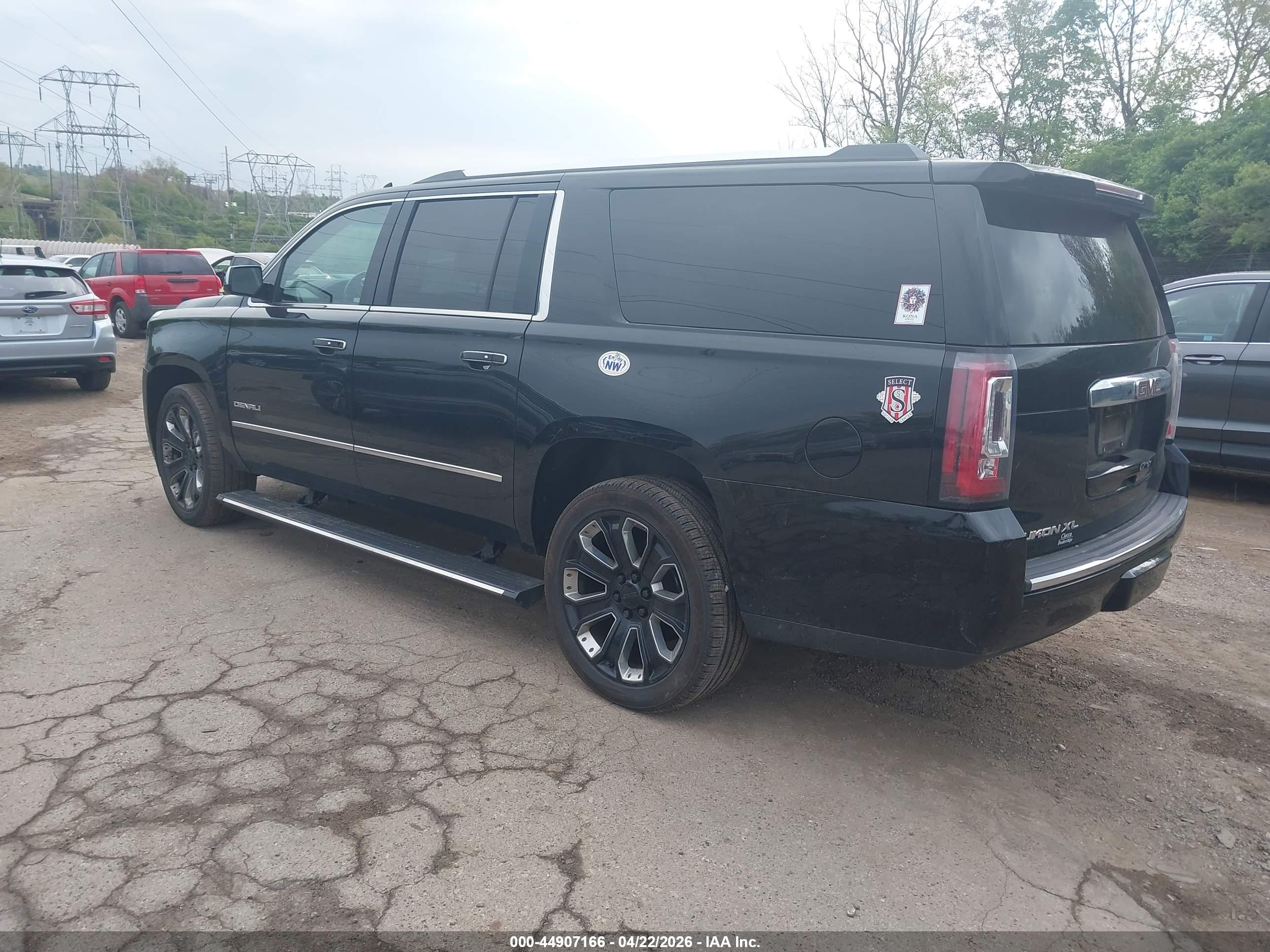 GMC YUKON image 3