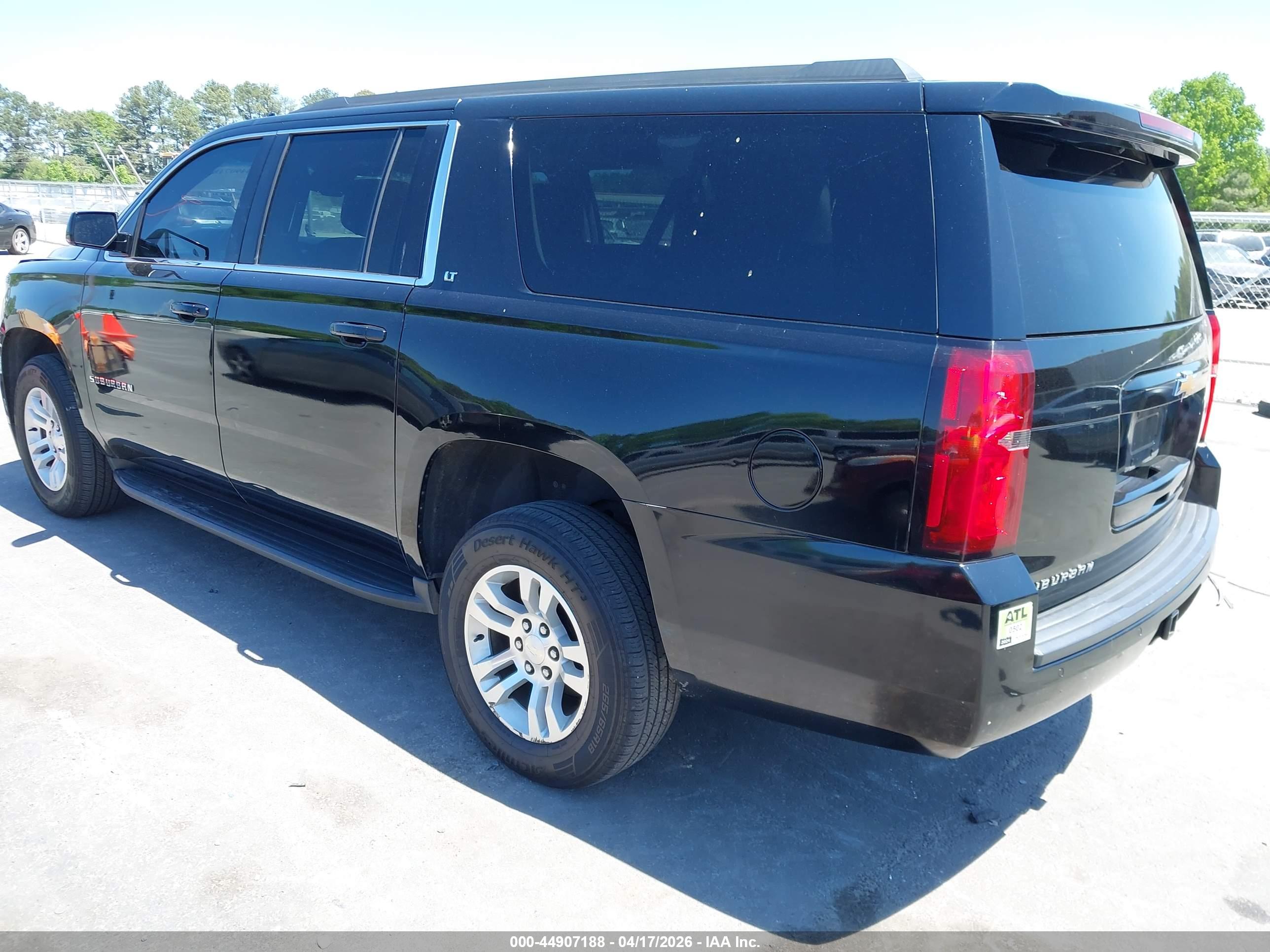 CHEVROLET SUBURBAN image 3