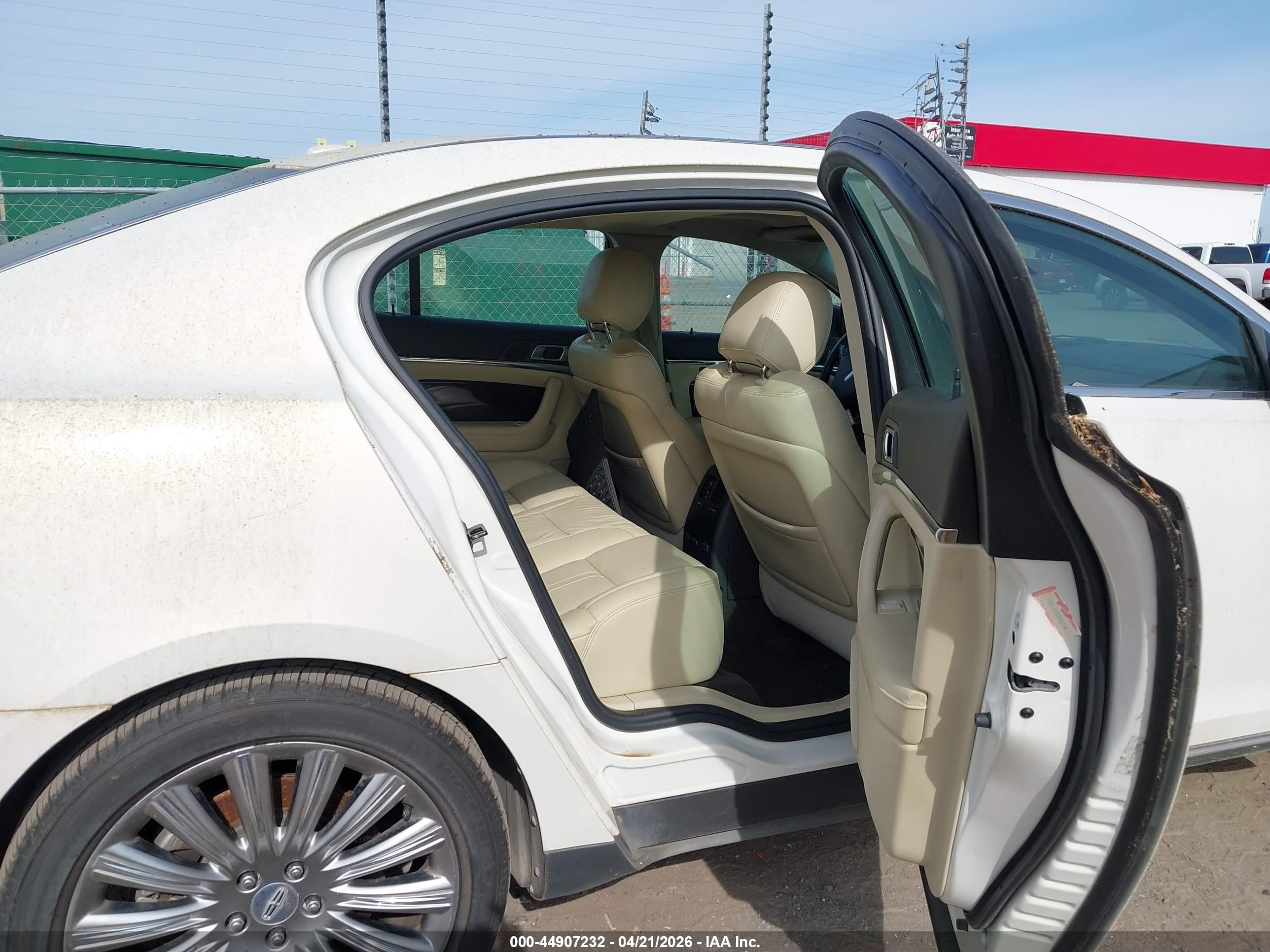 LINCOLN MKS image 8