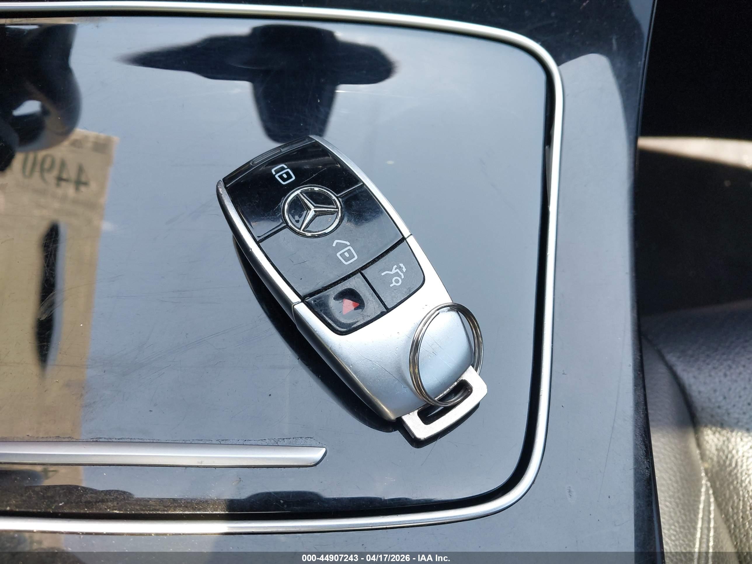 MERCEDES-BENZ E image 11