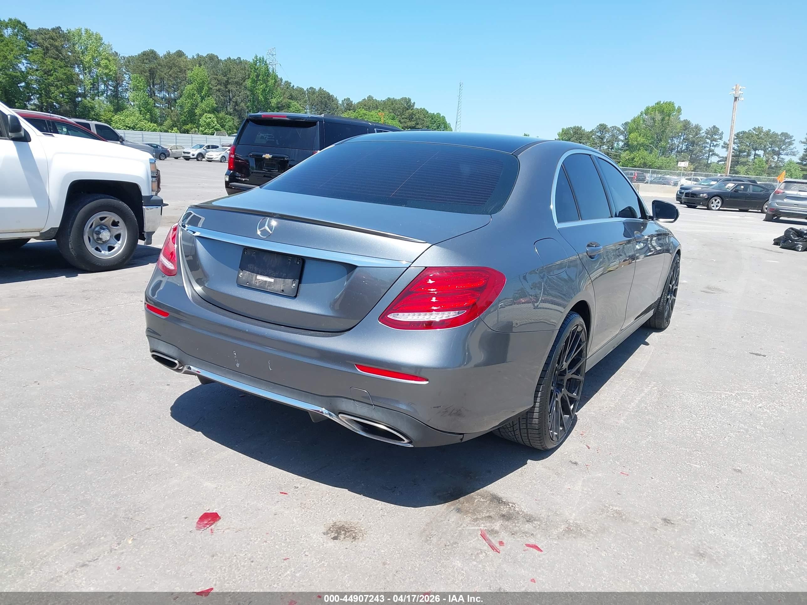 MERCEDES-BENZ E image 4