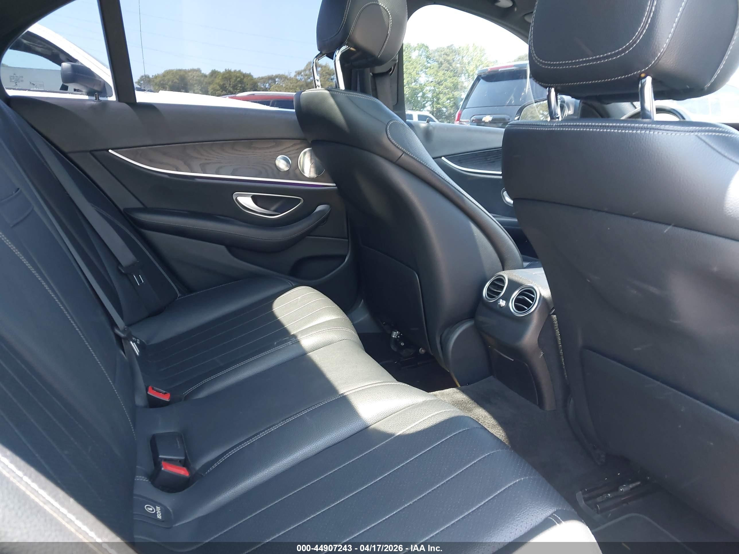 MERCEDES-BENZ E image 8
