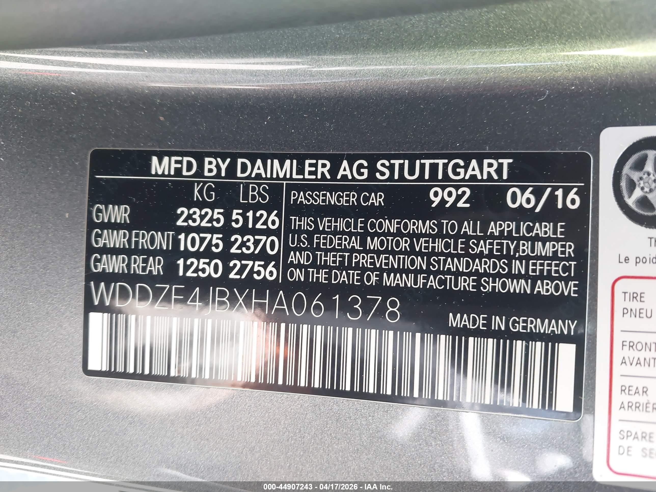 MERCEDES-BENZ E image 9