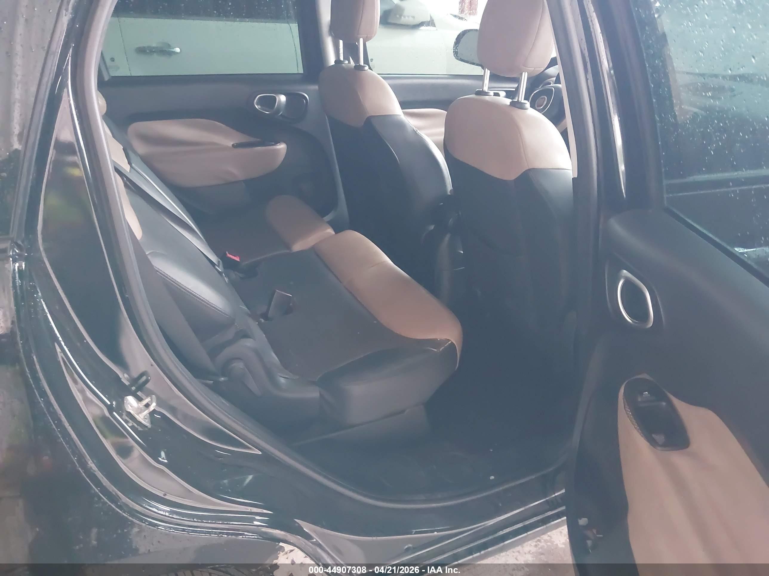 FIAT 500L image 8