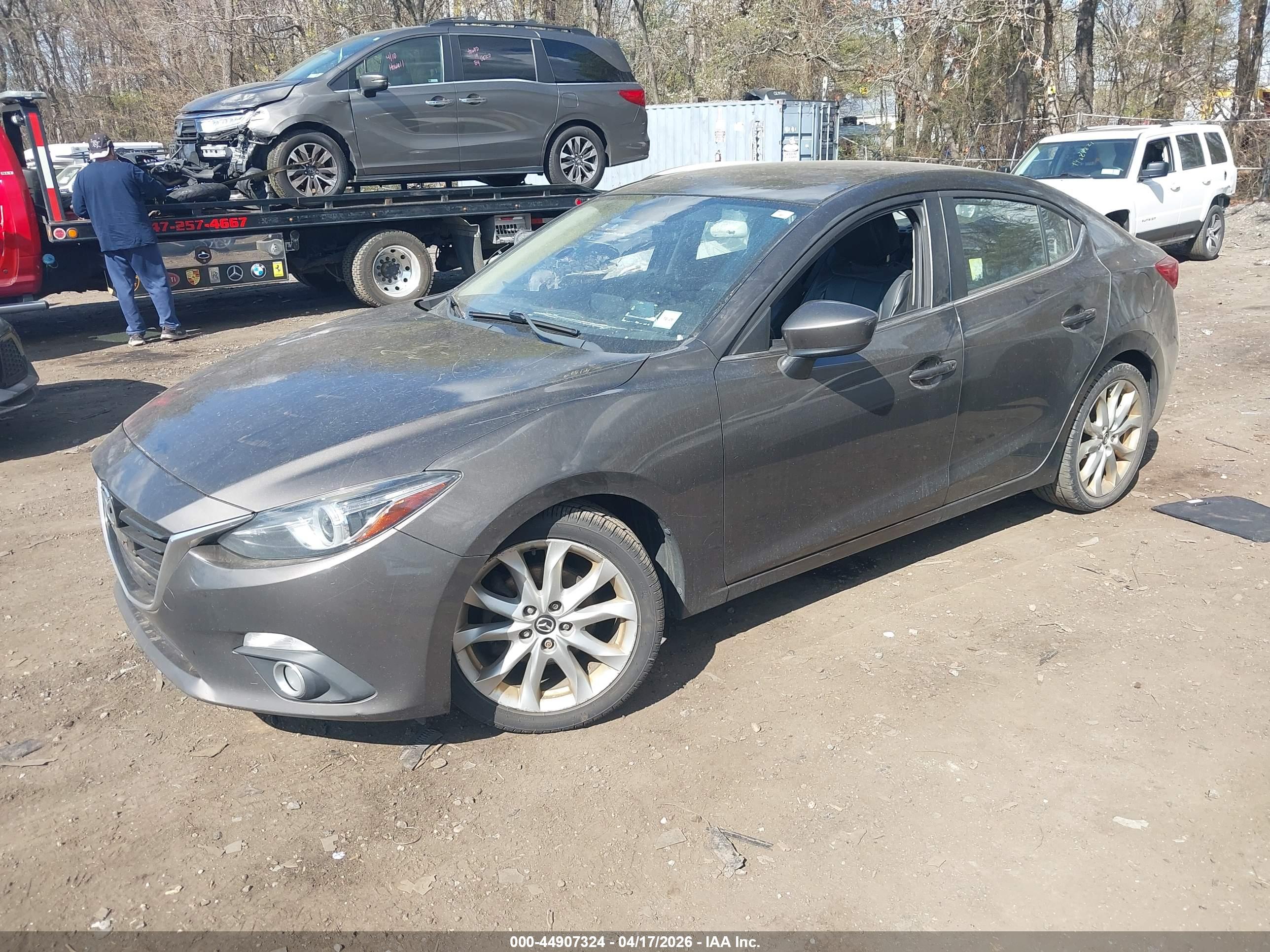 MAZDA MAZDA3 image 2
