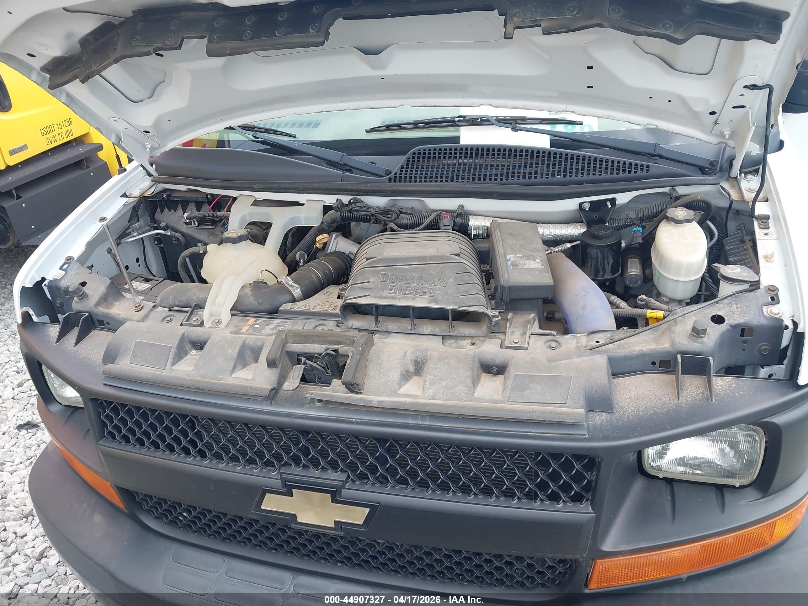 CHEVROLET EXPRESS image 10