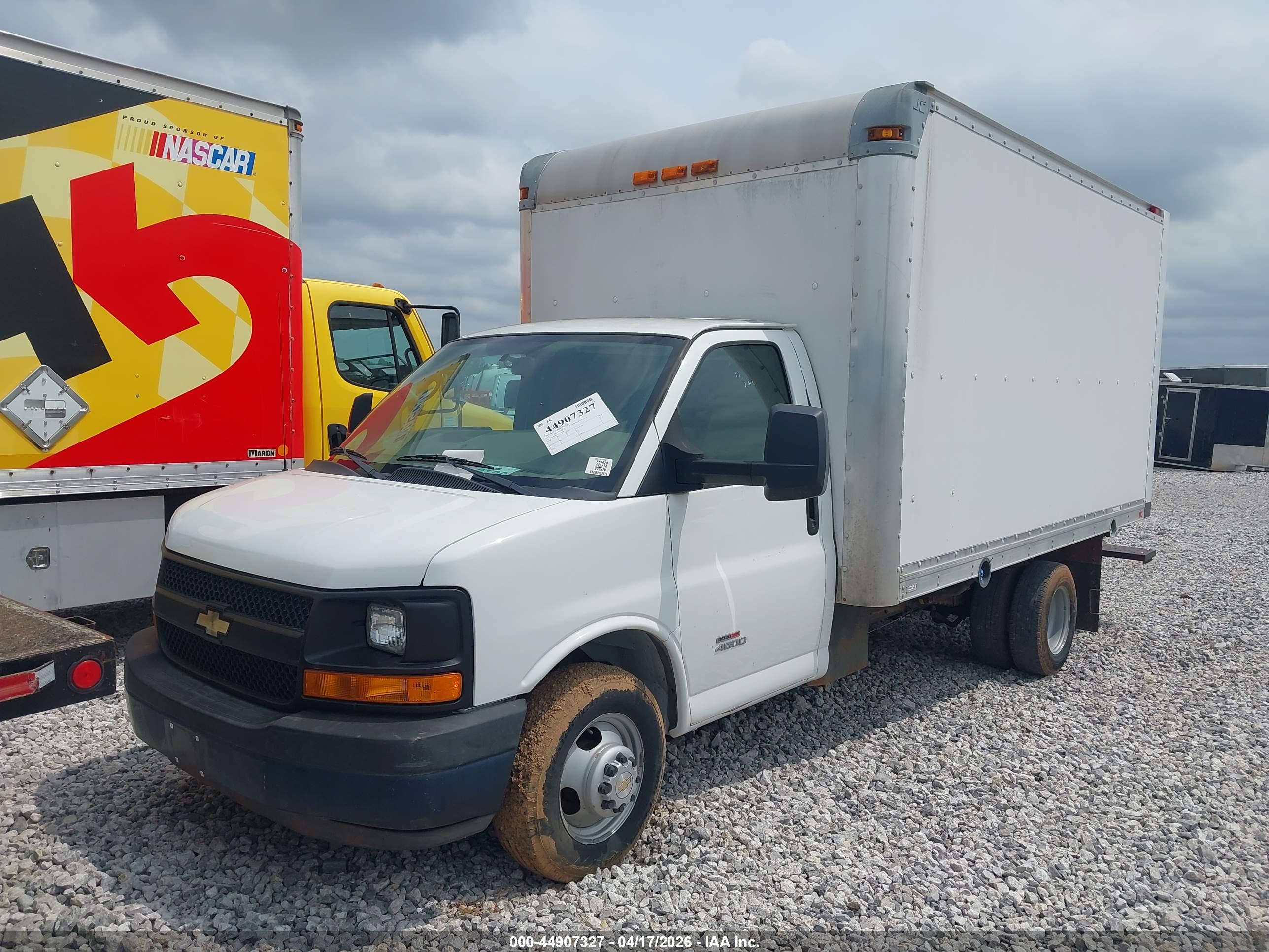 CHEVROLET EXPRESS image 2