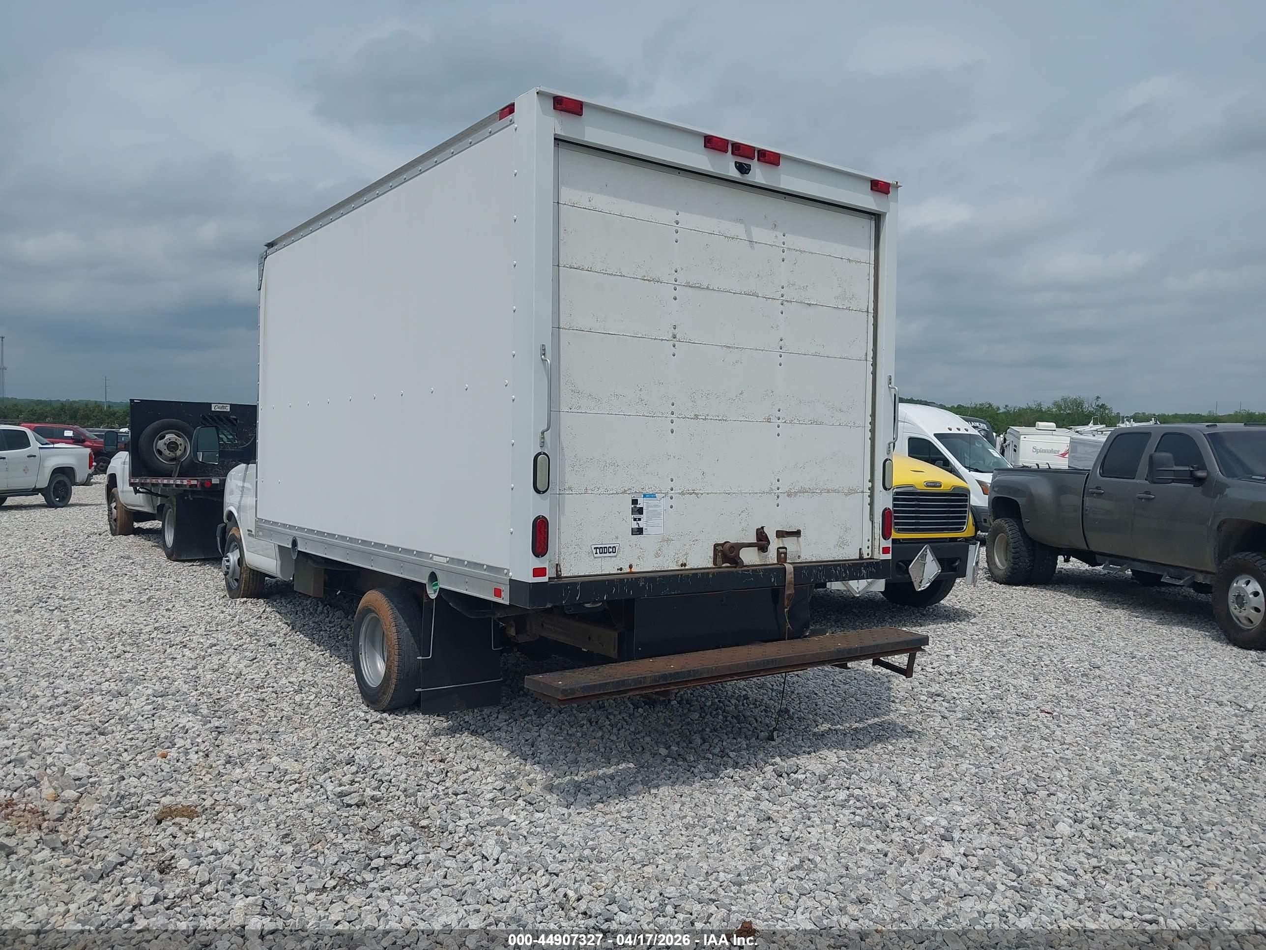 CHEVROLET EXPRESS image 3