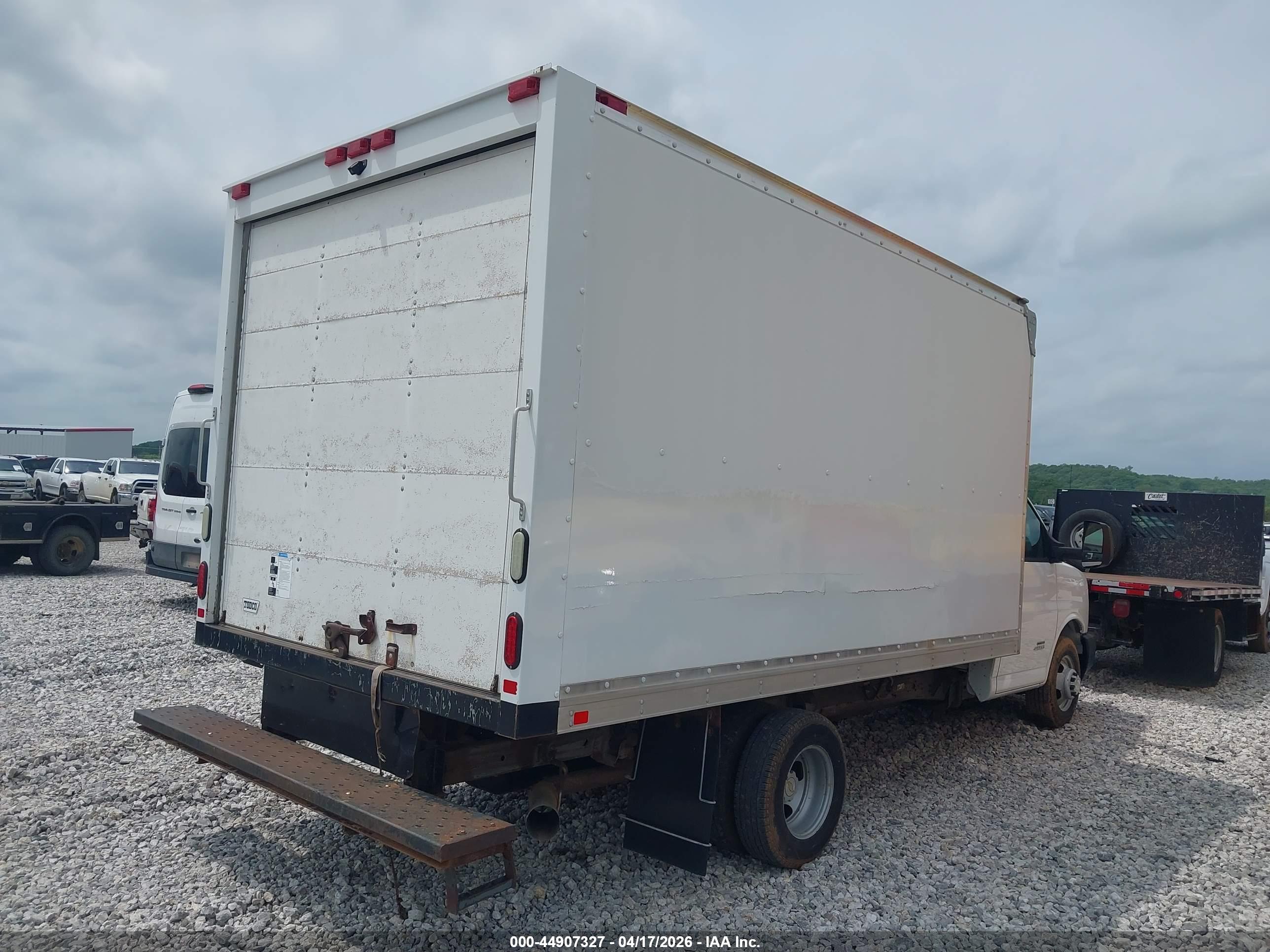 CHEVROLET EXPRESS image 4