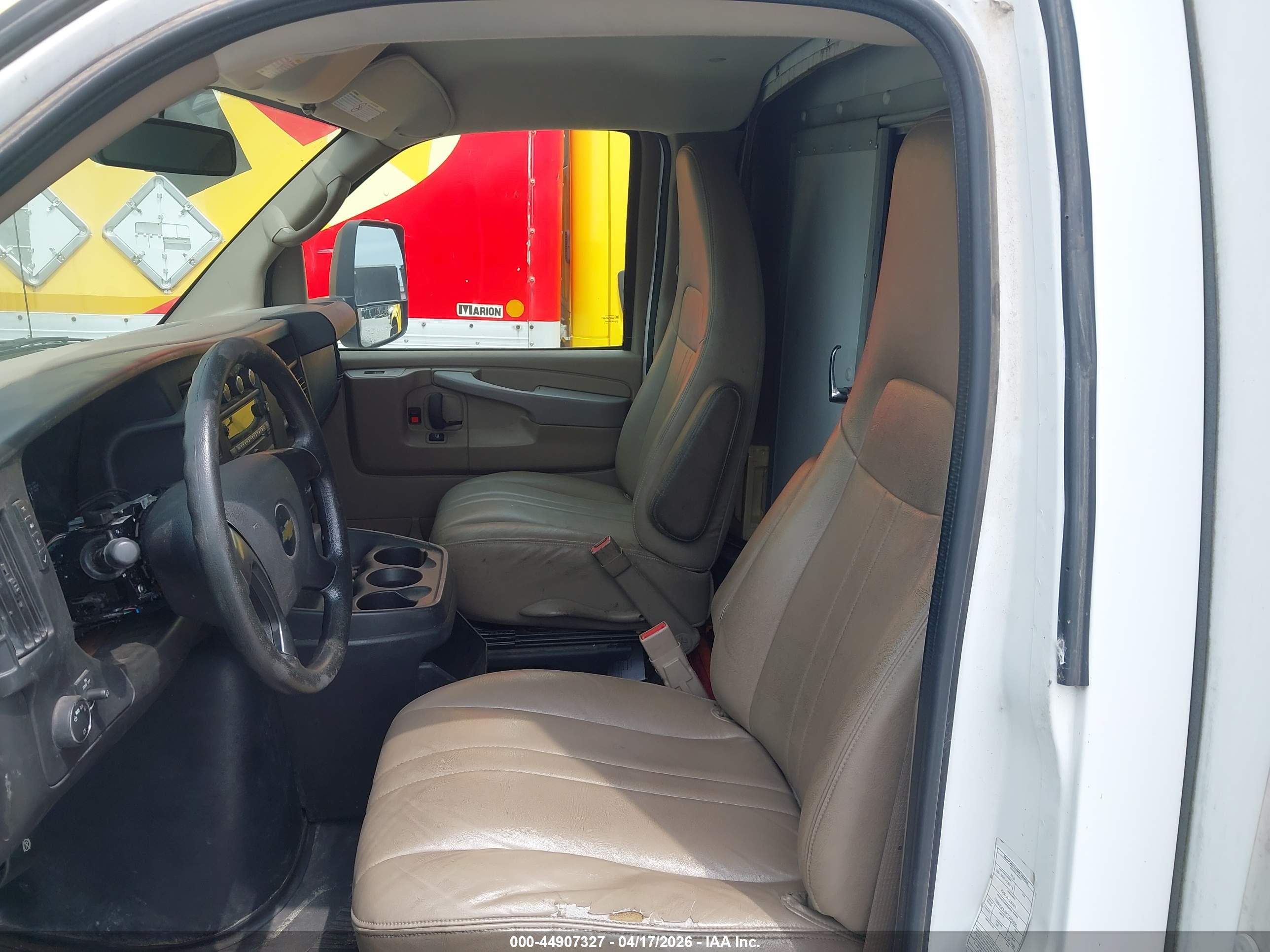 CHEVROLET EXPRESS image 7