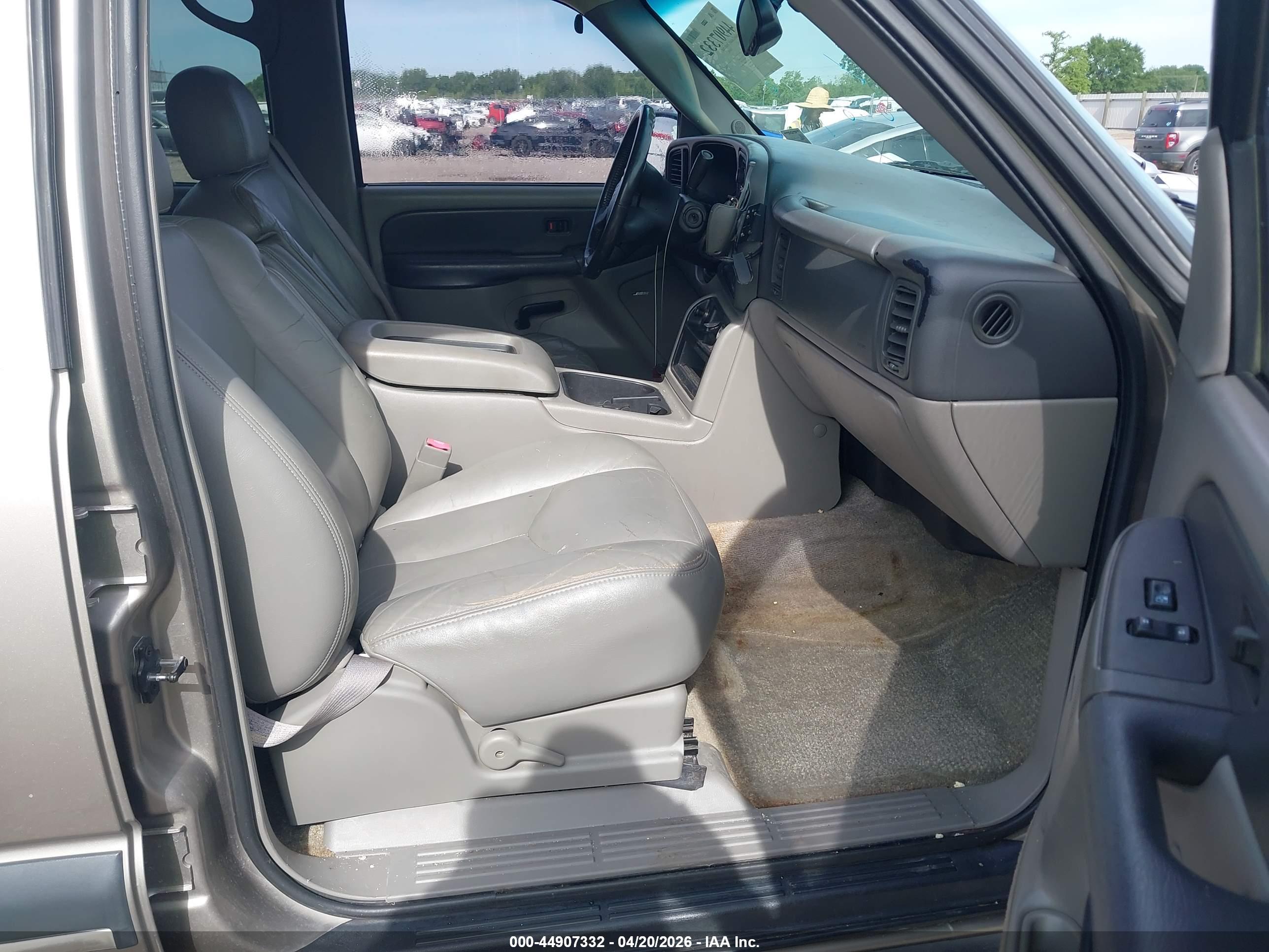 CHEVROLET TAHOE image 5