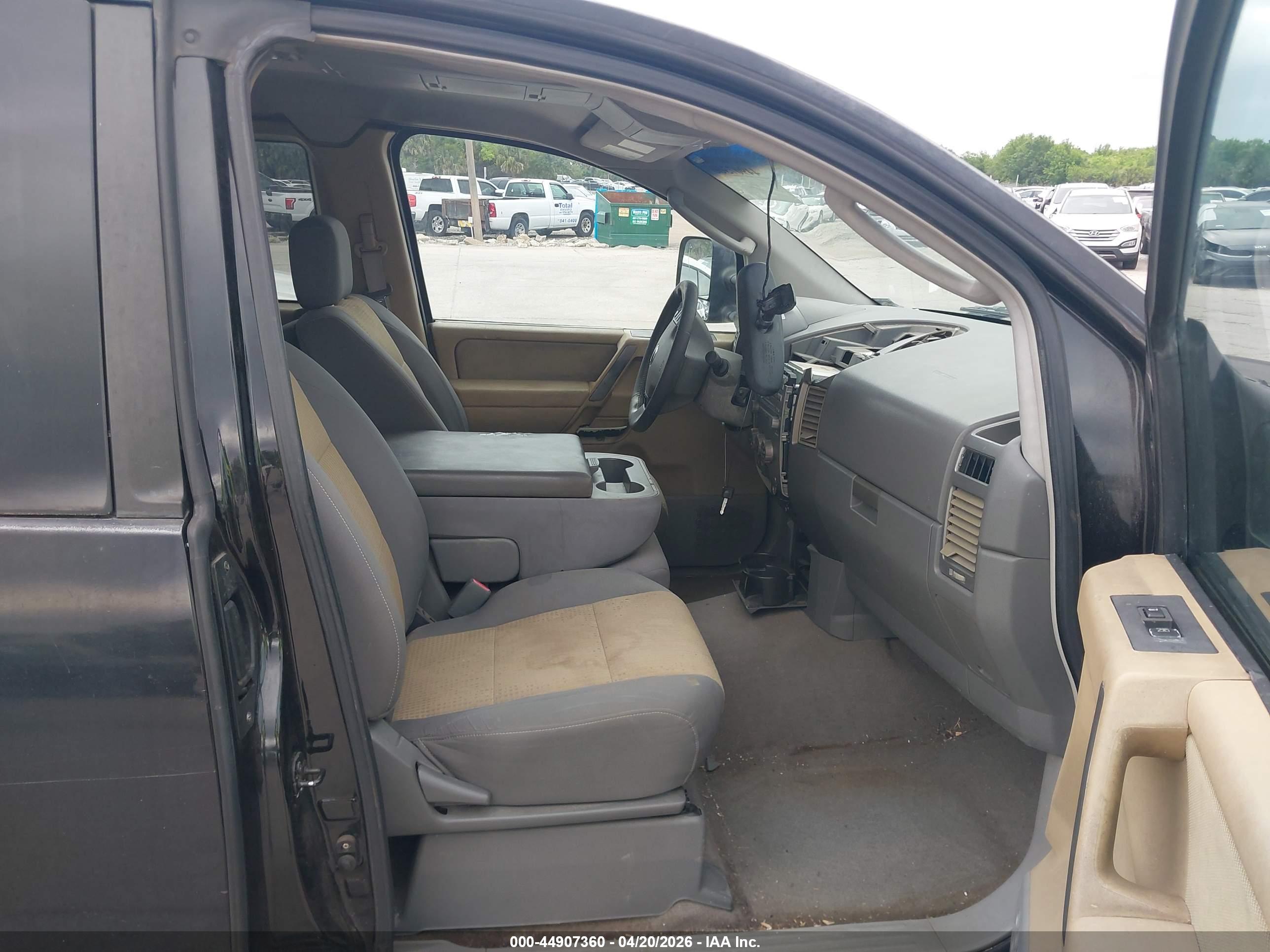 NISSAN TITAN image 5