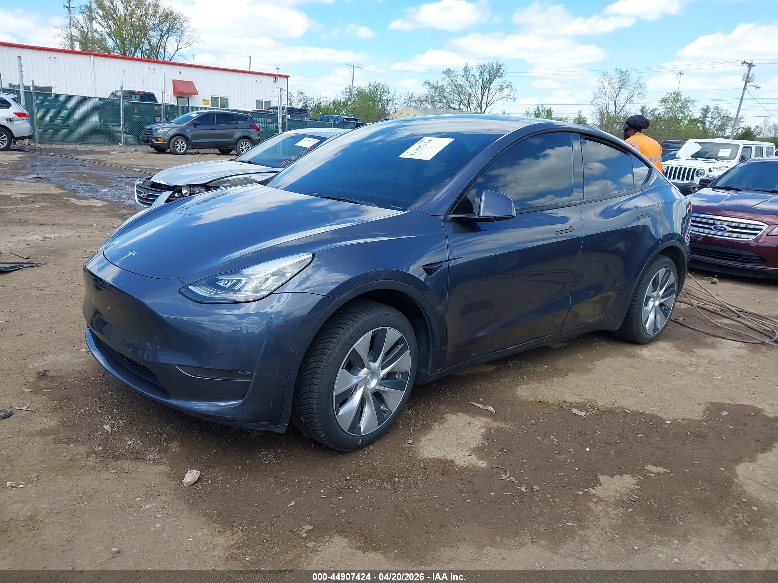 TESLA MODEL image 2