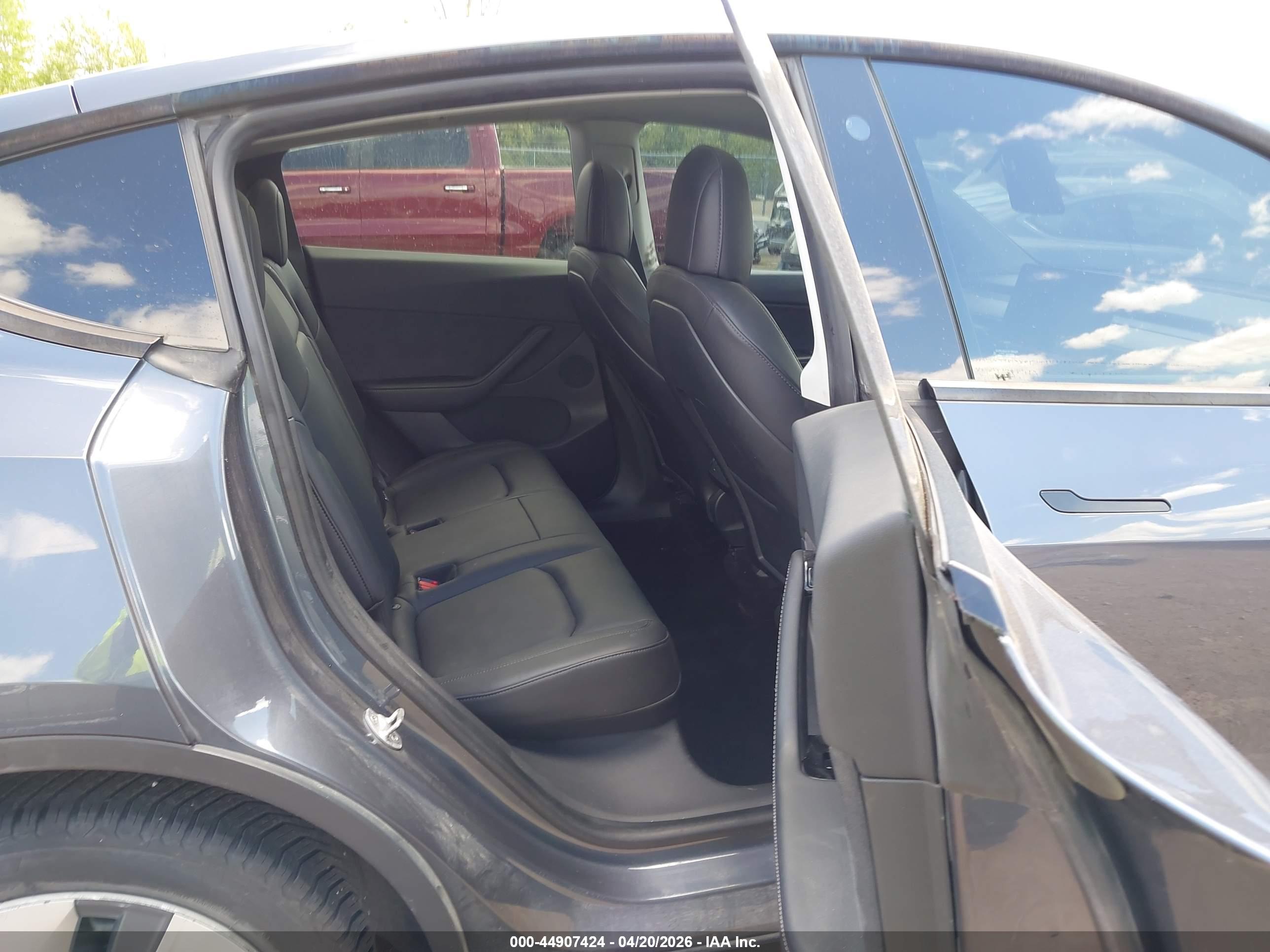 TESLA MODEL image 8