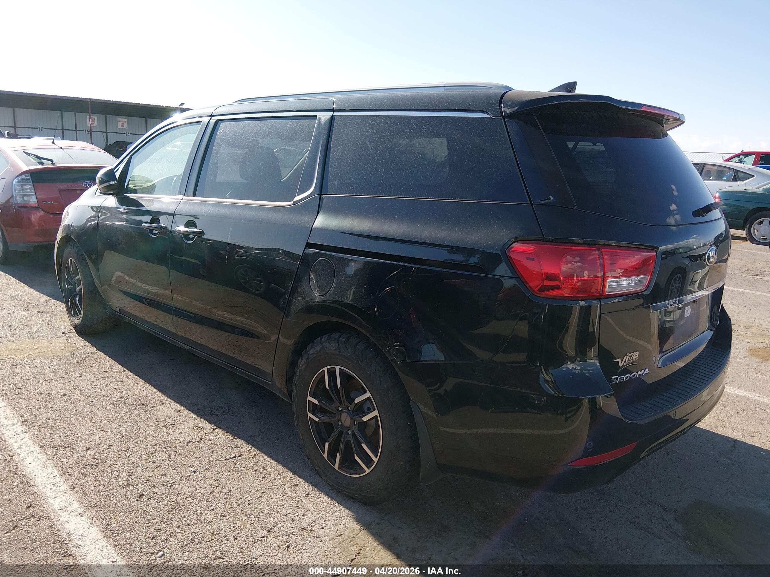 KIA SEDONA image 3