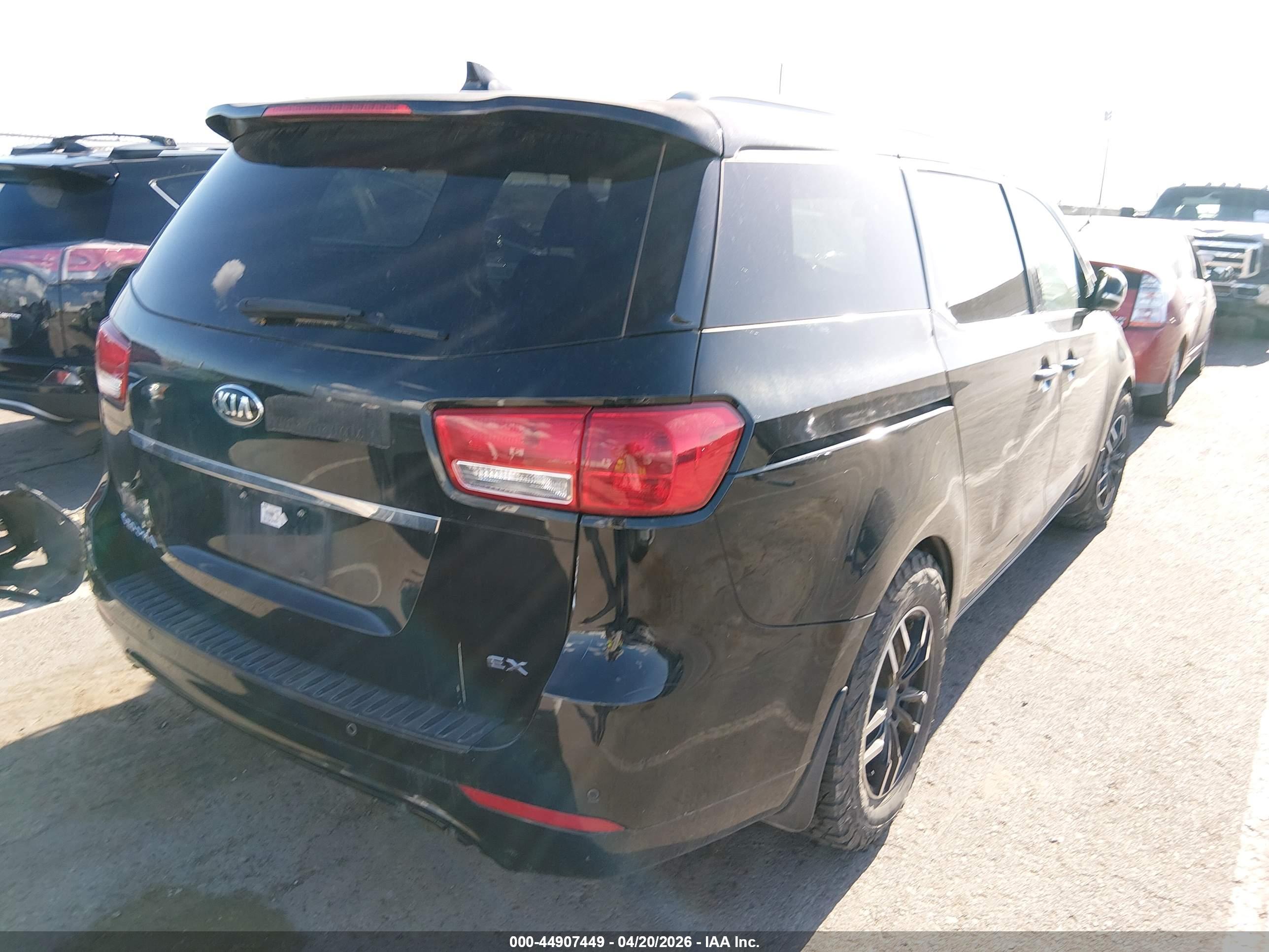 KIA SEDONA image 4