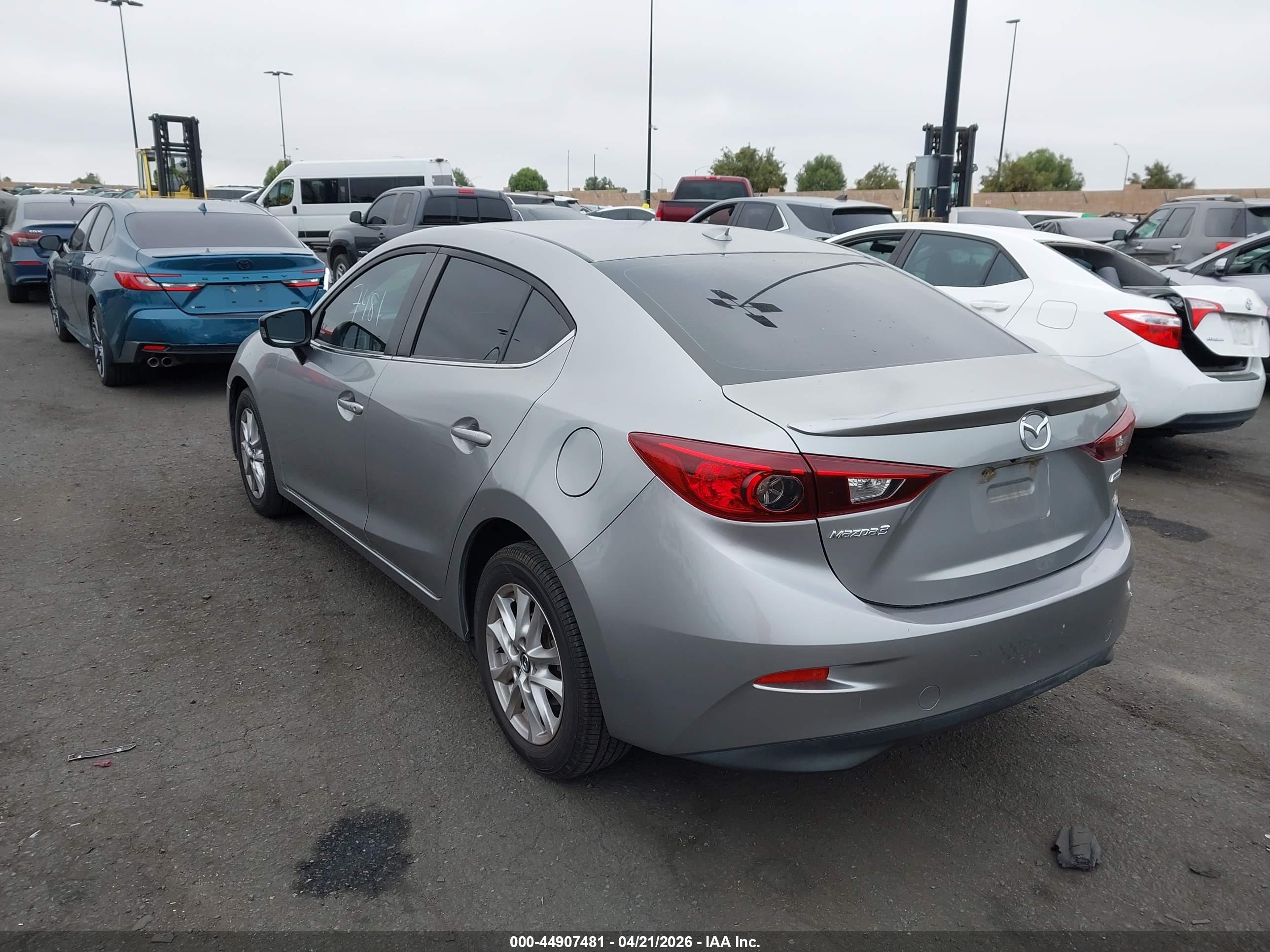 MAZDA MAZDA3 image 3