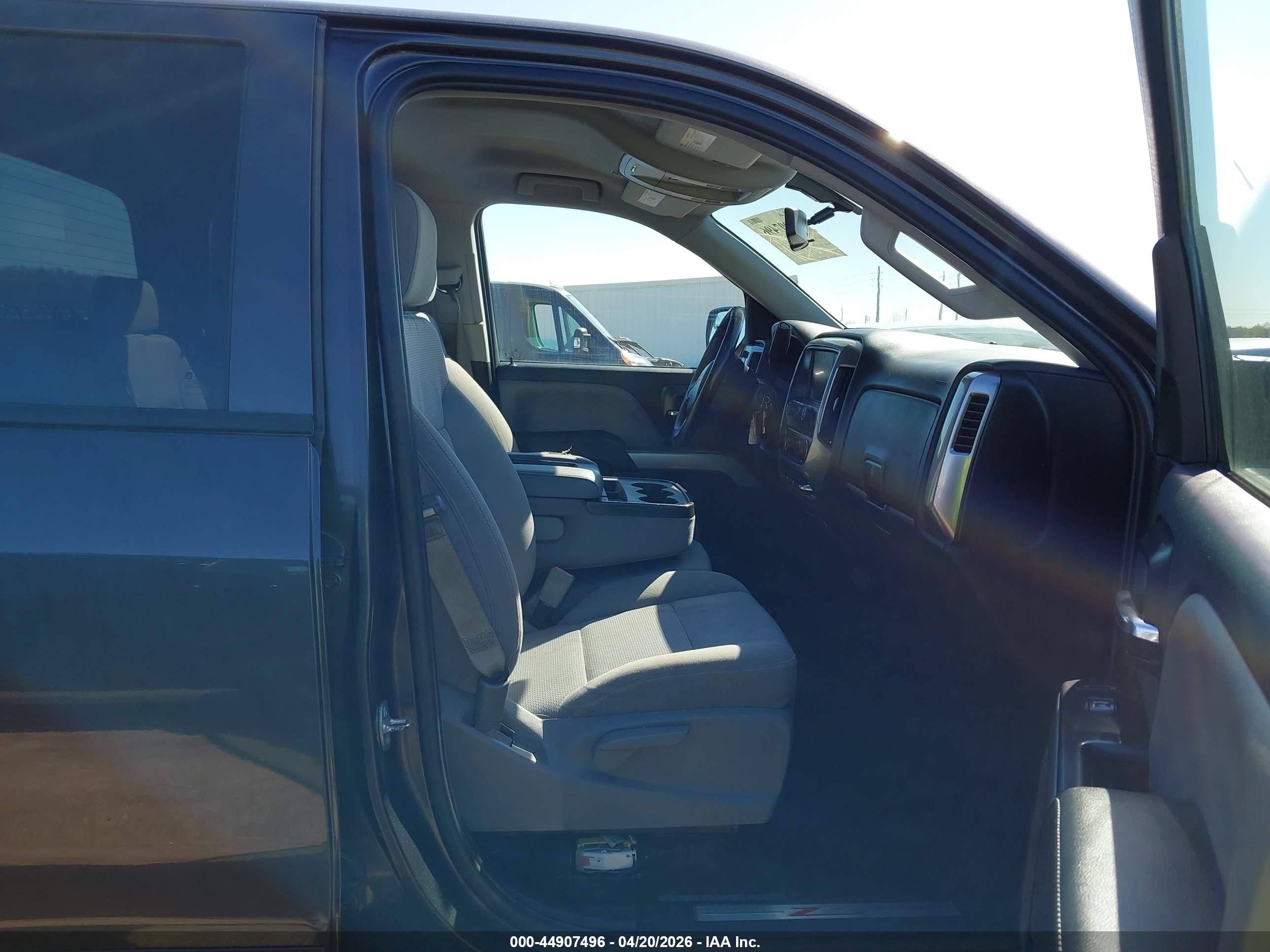 CHEVROLET SILVERADO image 5