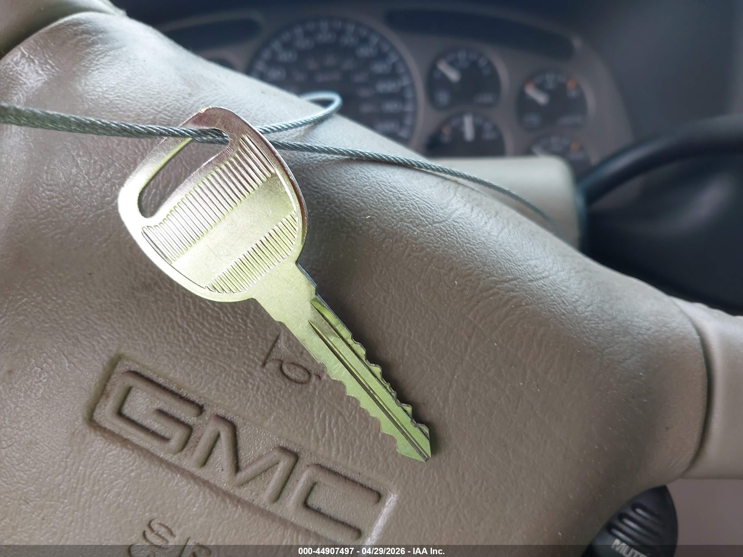 GMC YUKON image 11