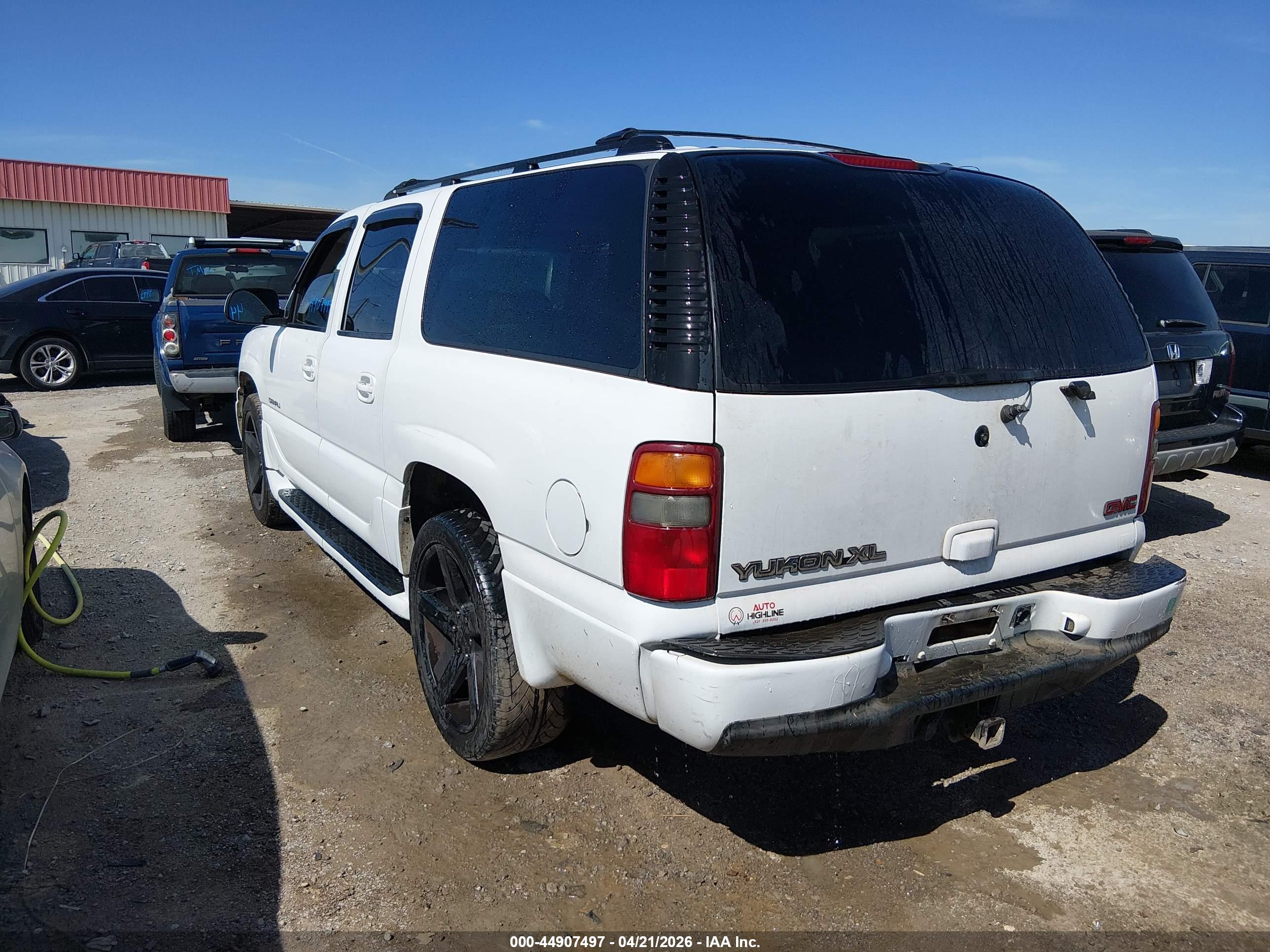 GMC YUKON image 3
