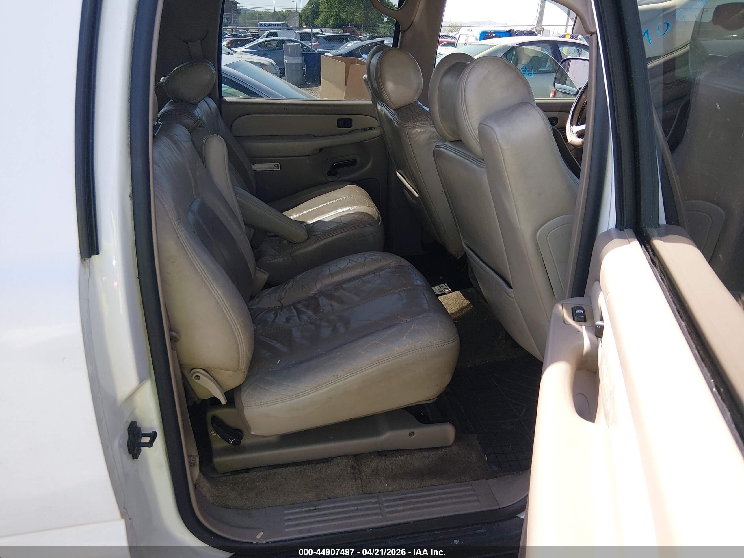 GMC YUKON image 8