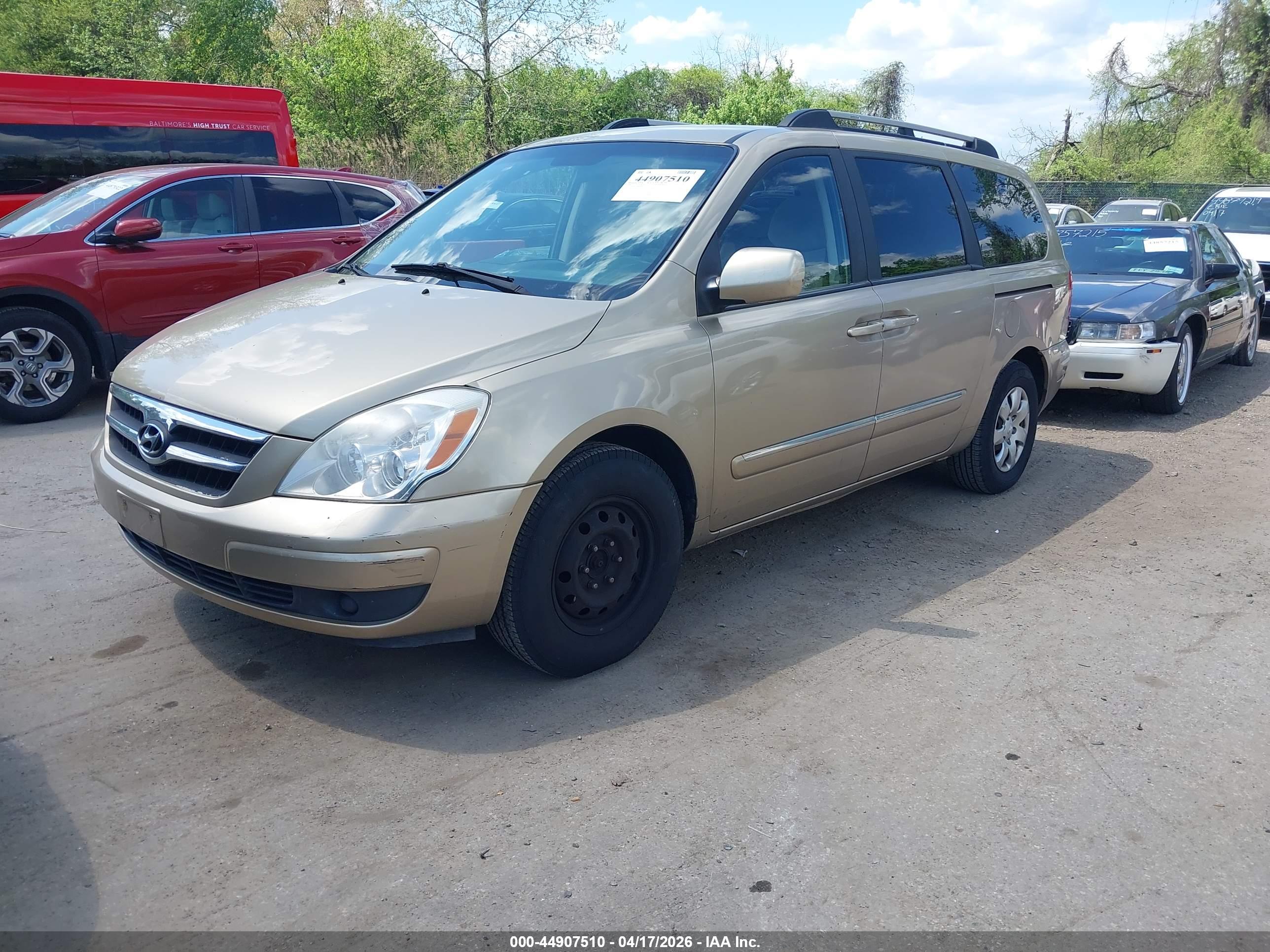 HYUNDAI ENTOURAGE image 2