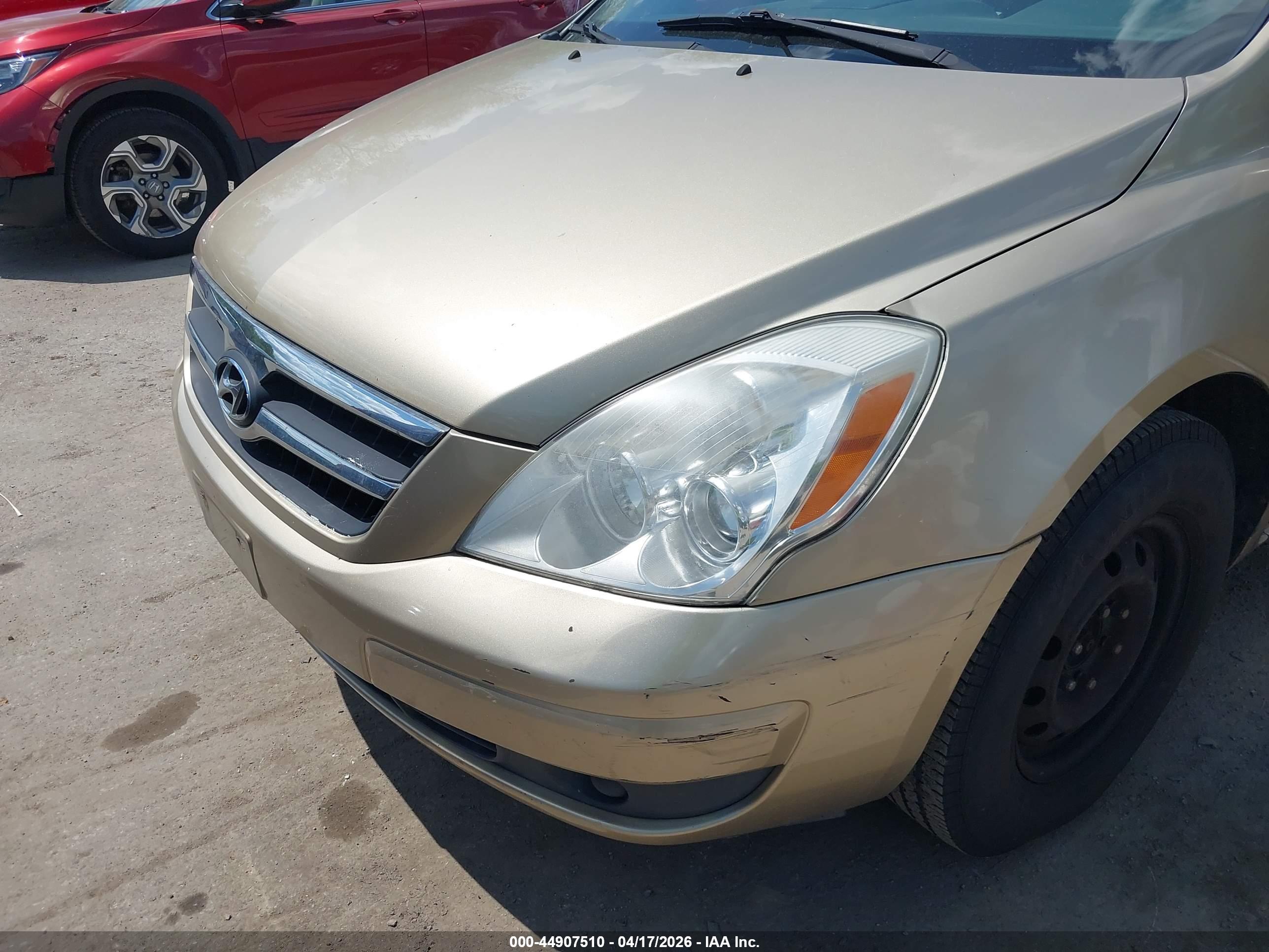 HYUNDAI ENTOURAGE image 6
