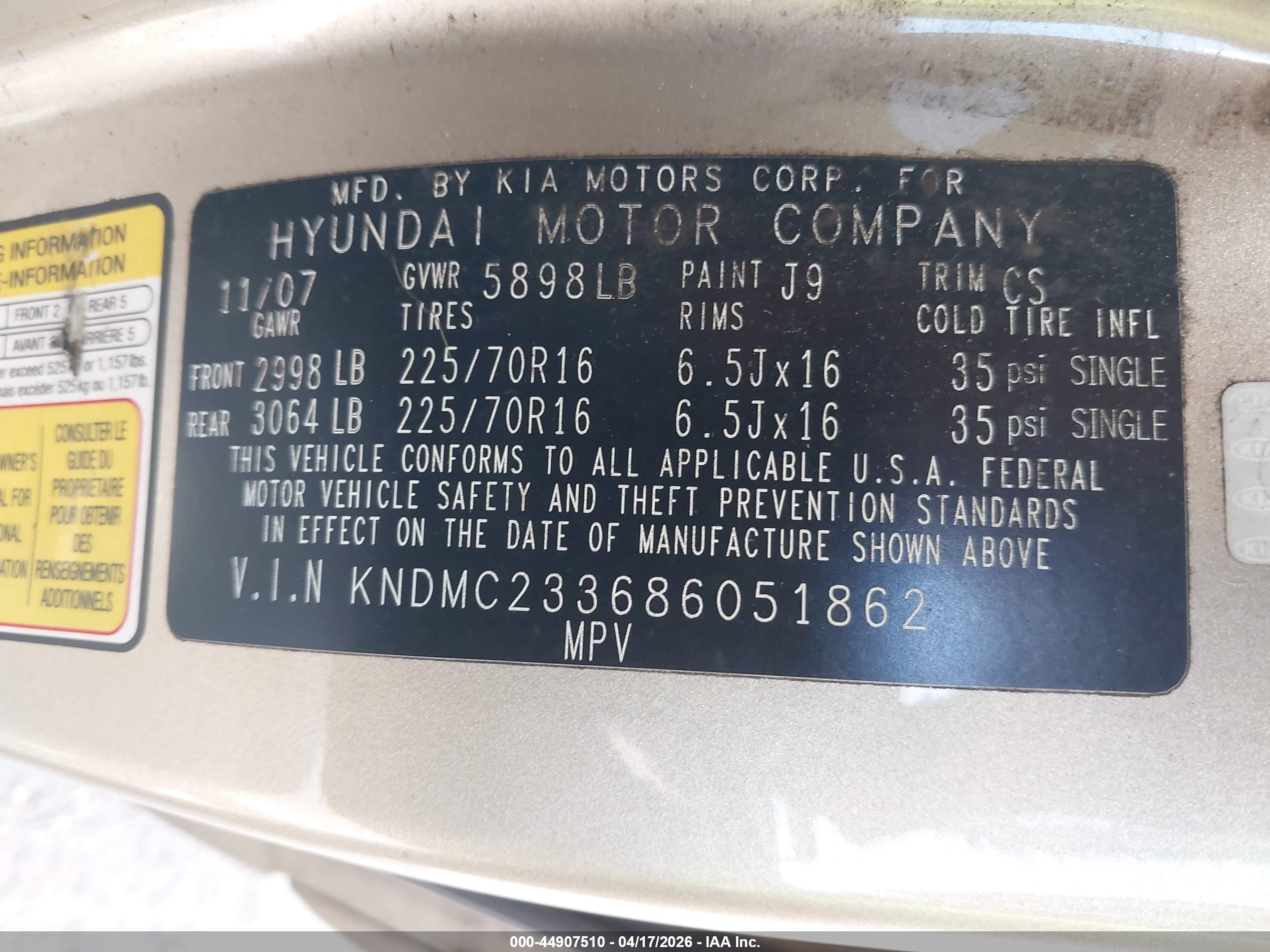 HYUNDAI ENTOURAGE image 9