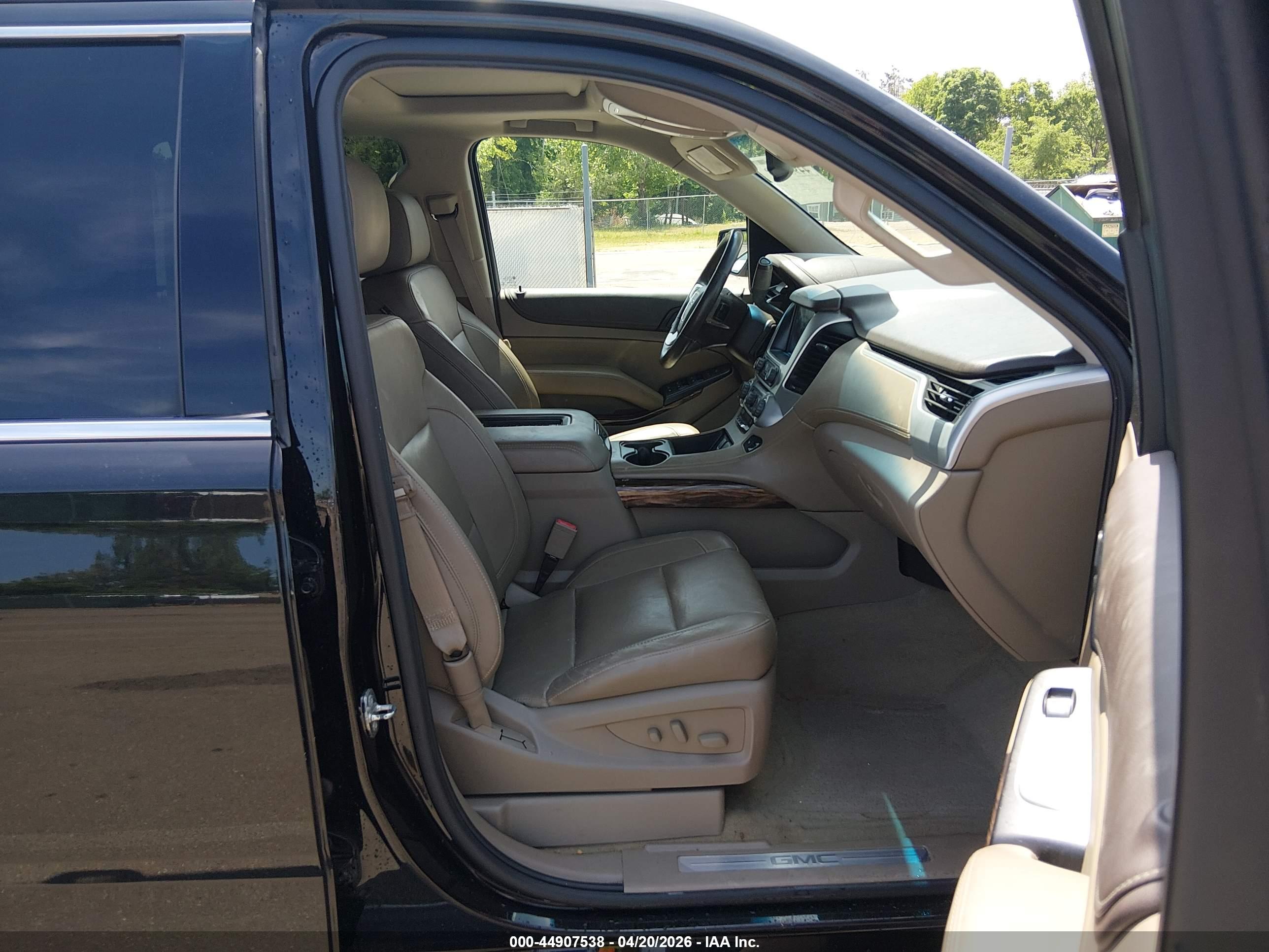 GMC YUKON image 5