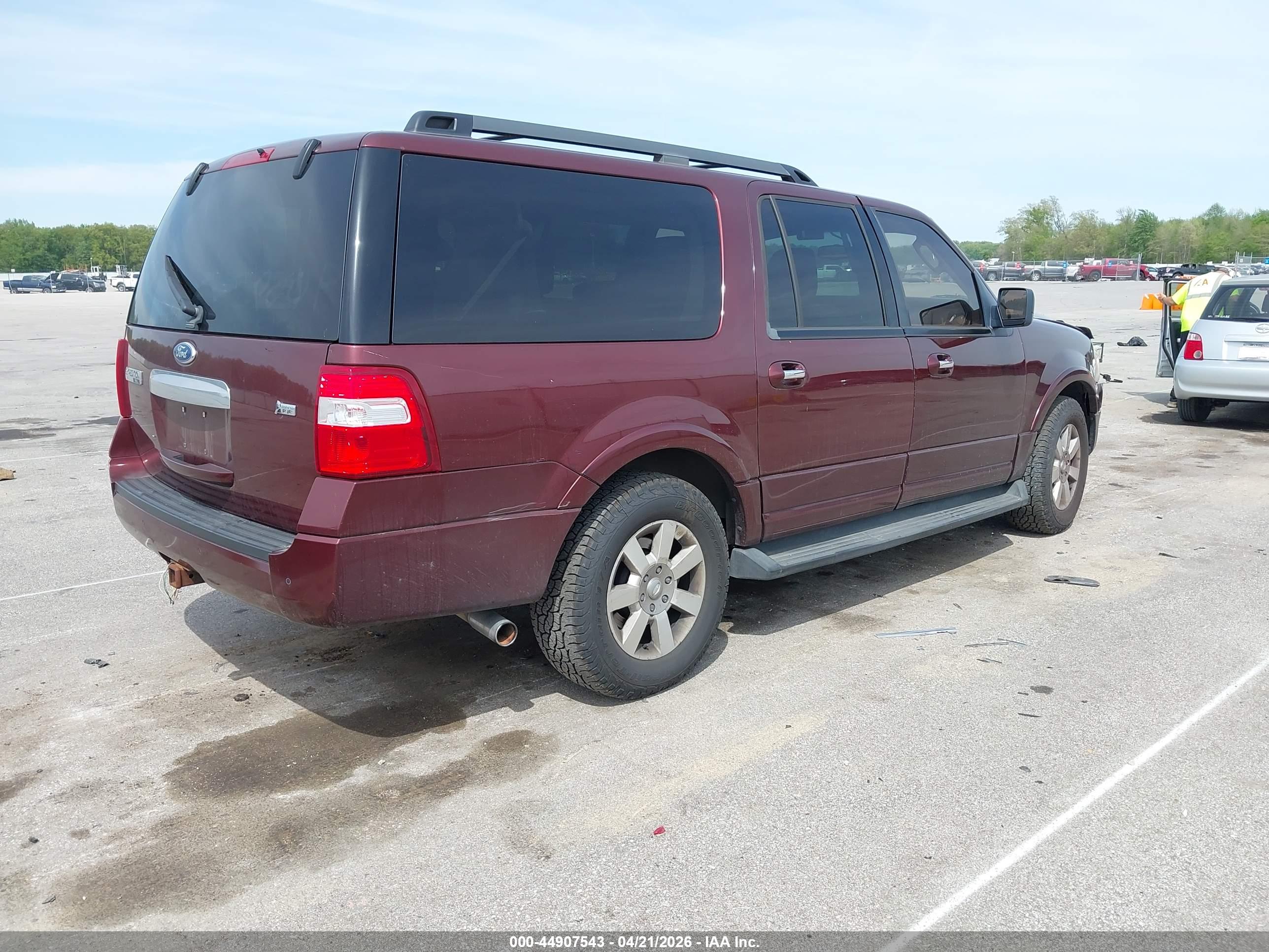 FORD EXPEDITION image 4