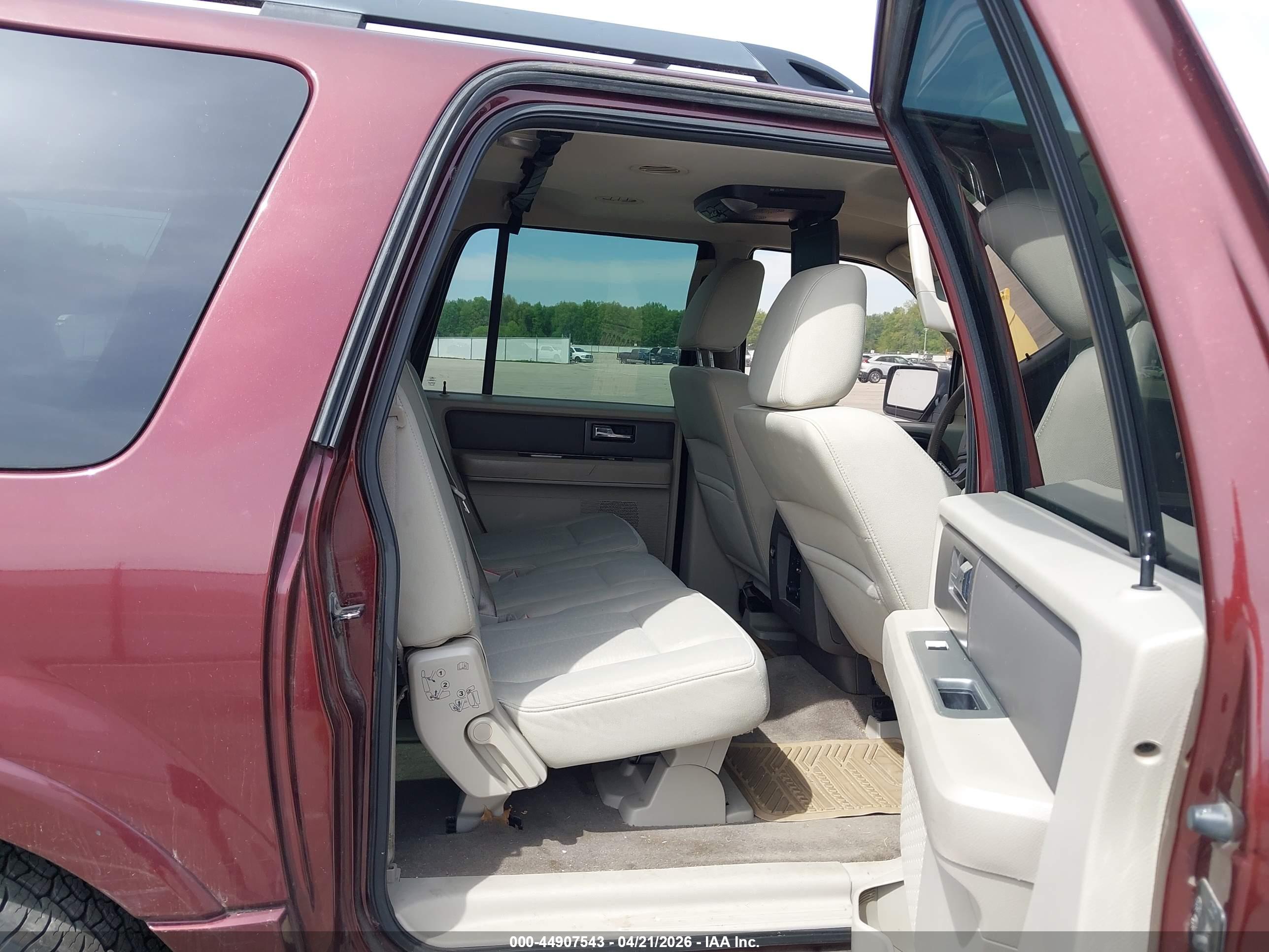 FORD EXPEDITION image 8