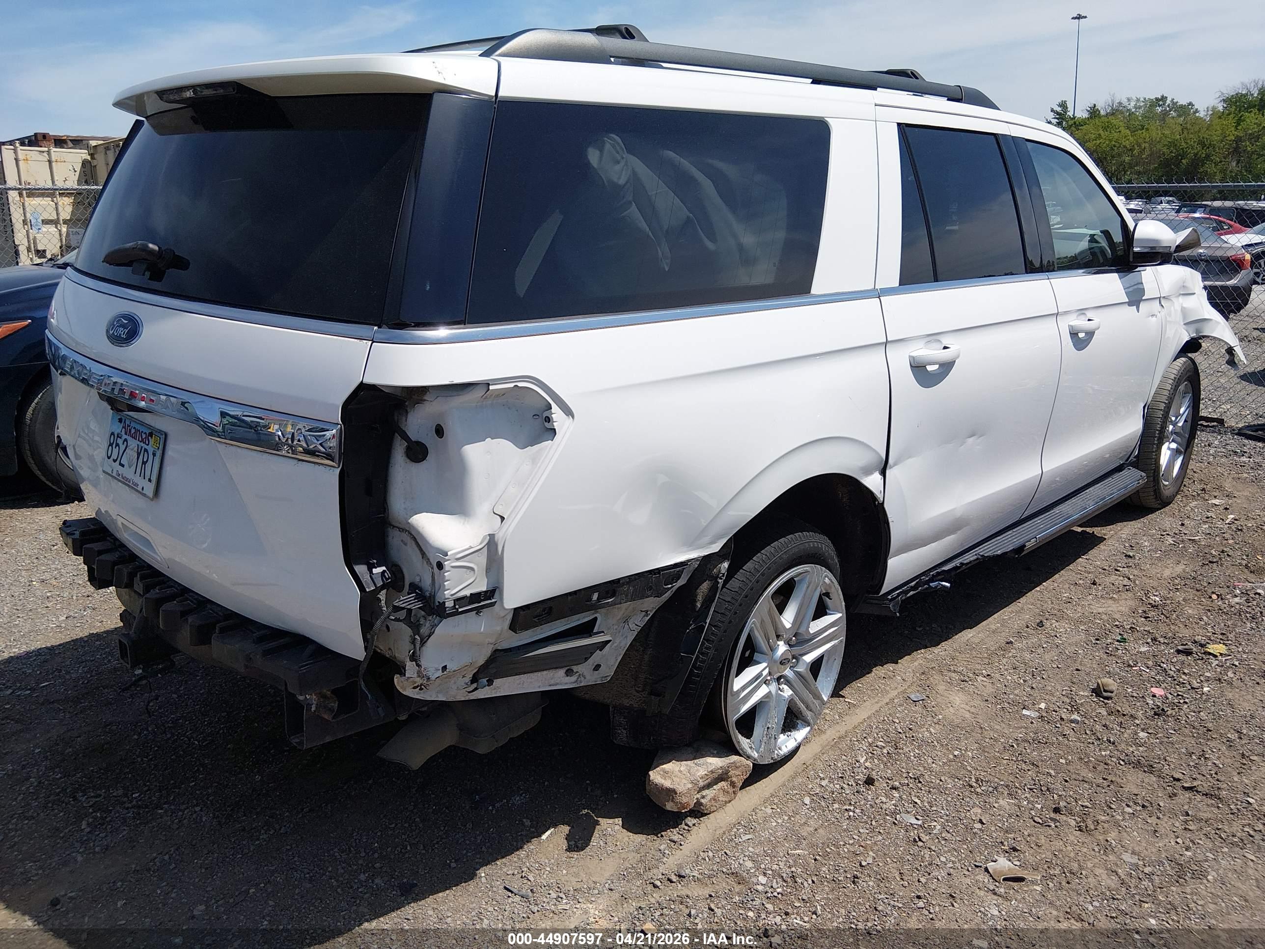 FORD EXPEDITION image 4