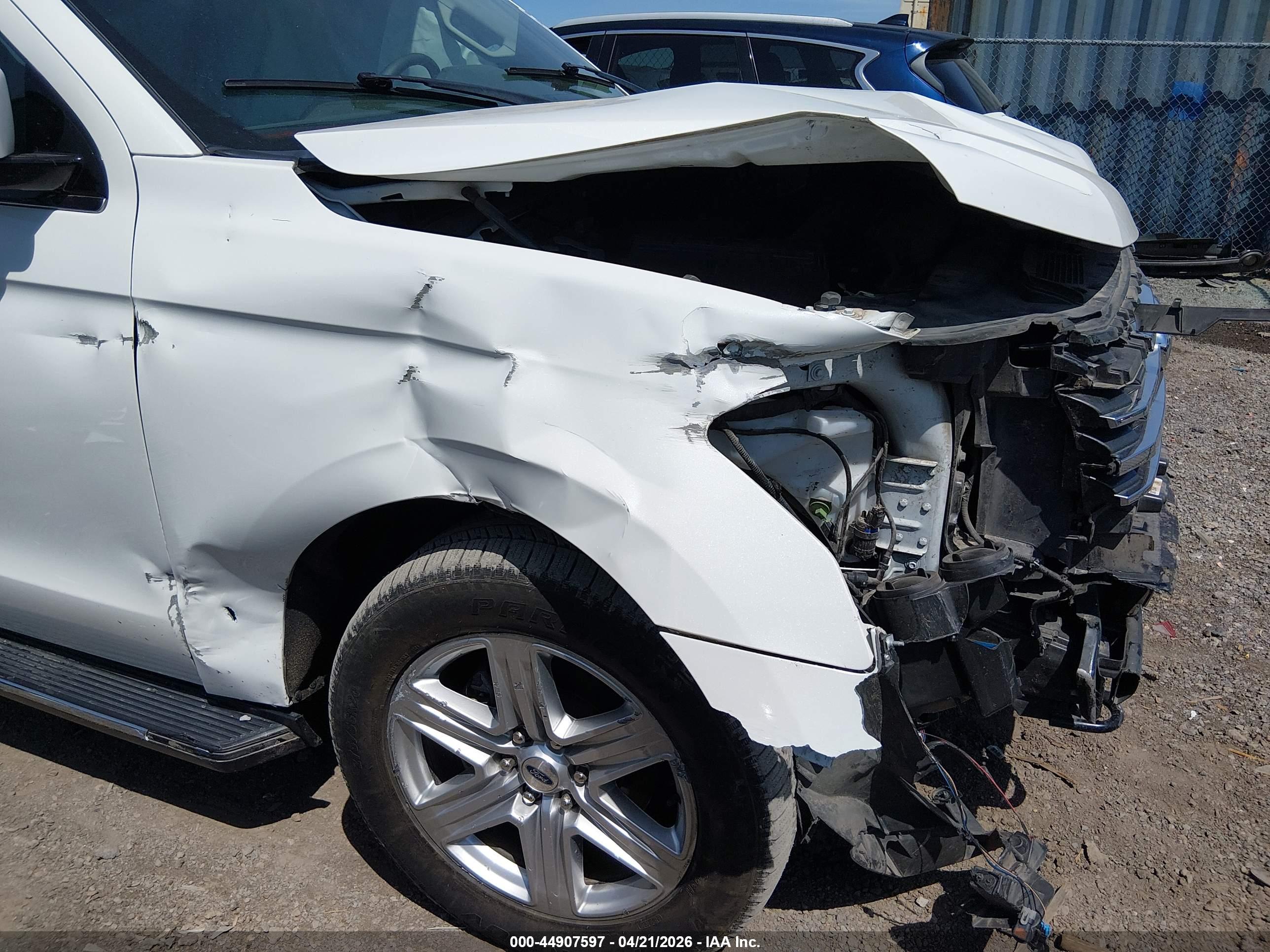 FORD EXPEDITION image 6